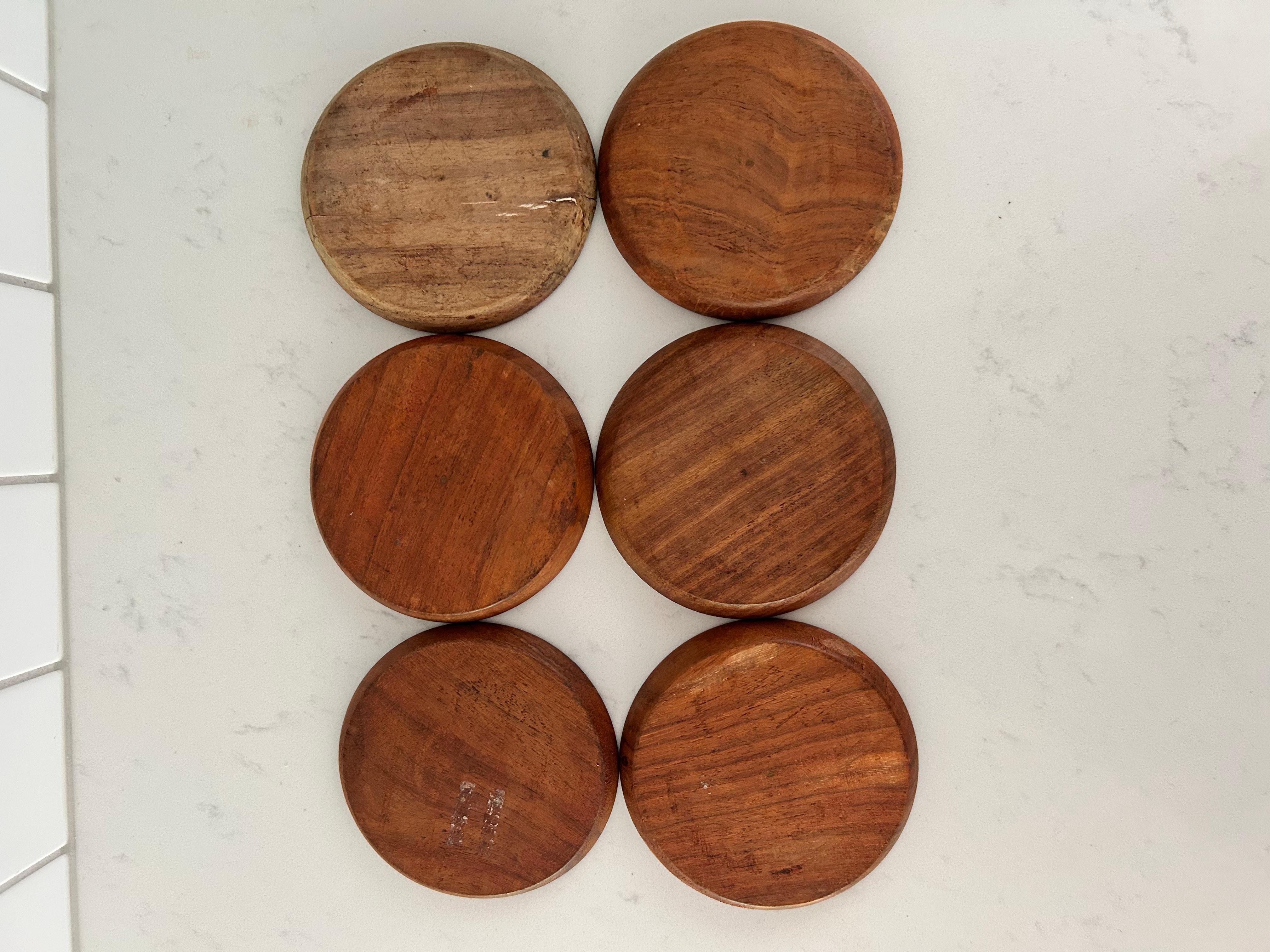 Set of 6 Hand-Carved Sheesham Wood Coasters circa 1970s en venta 3