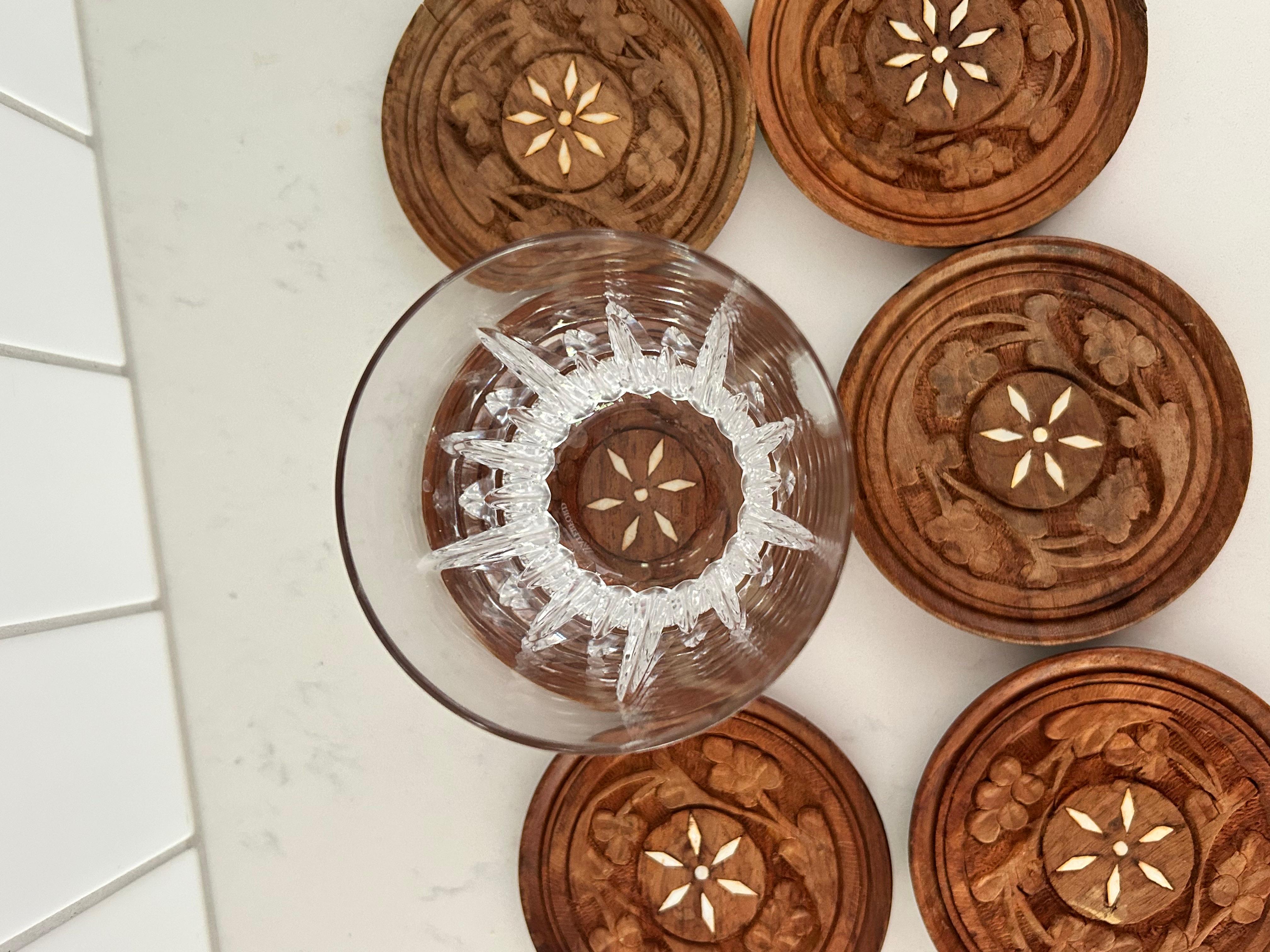Set of 6 Hand-Carved Sheesham Wood Coasters circa 1970s finales del siglo XX en venta