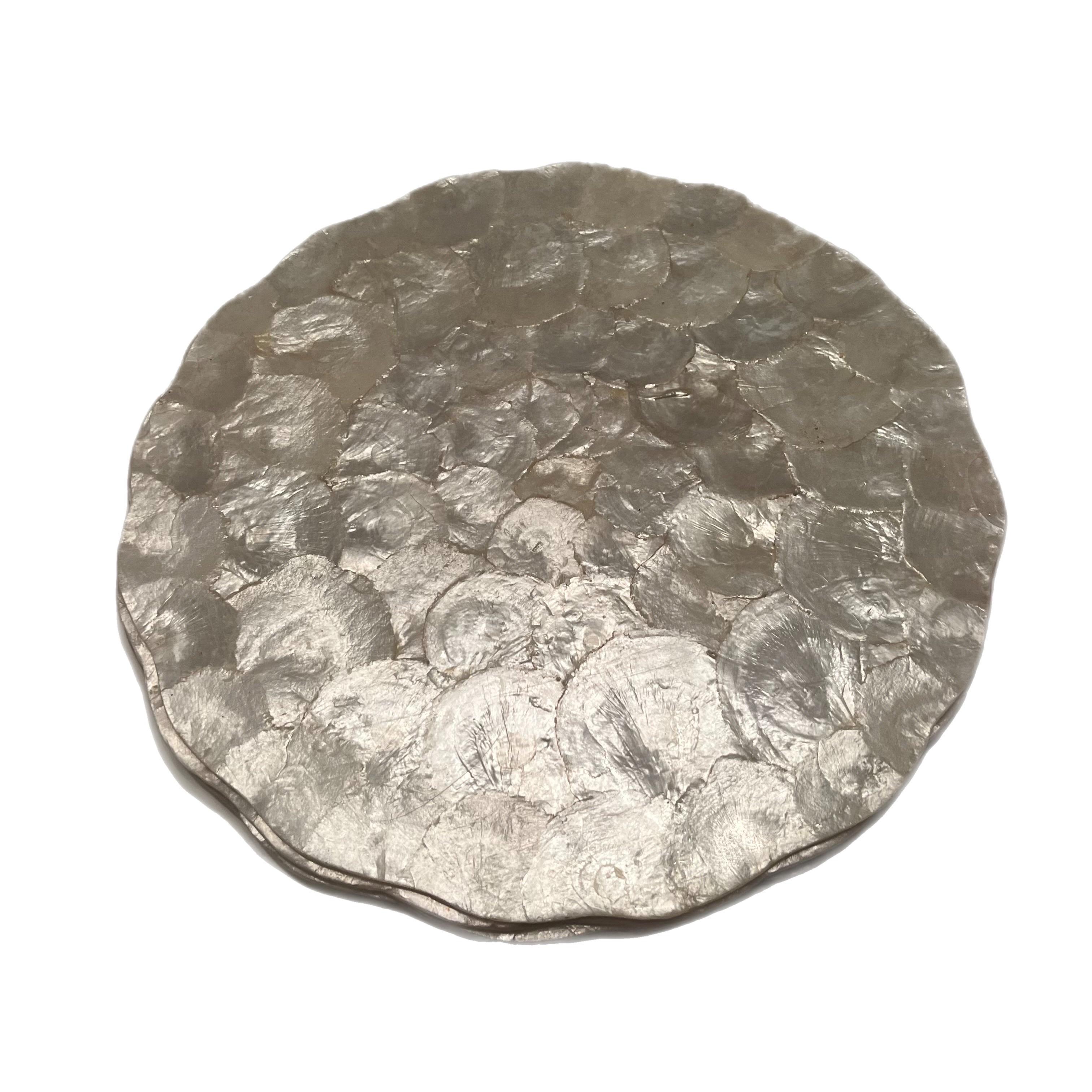 Set of 6 Handcrafted Capiz Scalloped Placemats, 1970s In Good Condition In Charleston, SC