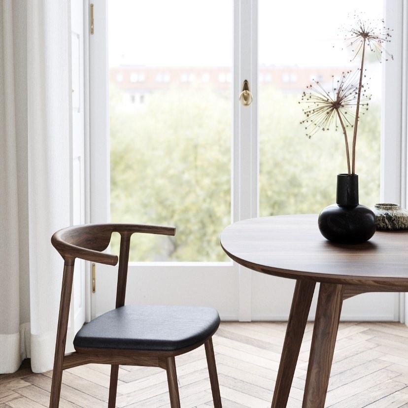 Set di 6 sedie da pranzo in legno di noce lavorate a mano in stile moderno scandinavo in vendita 4