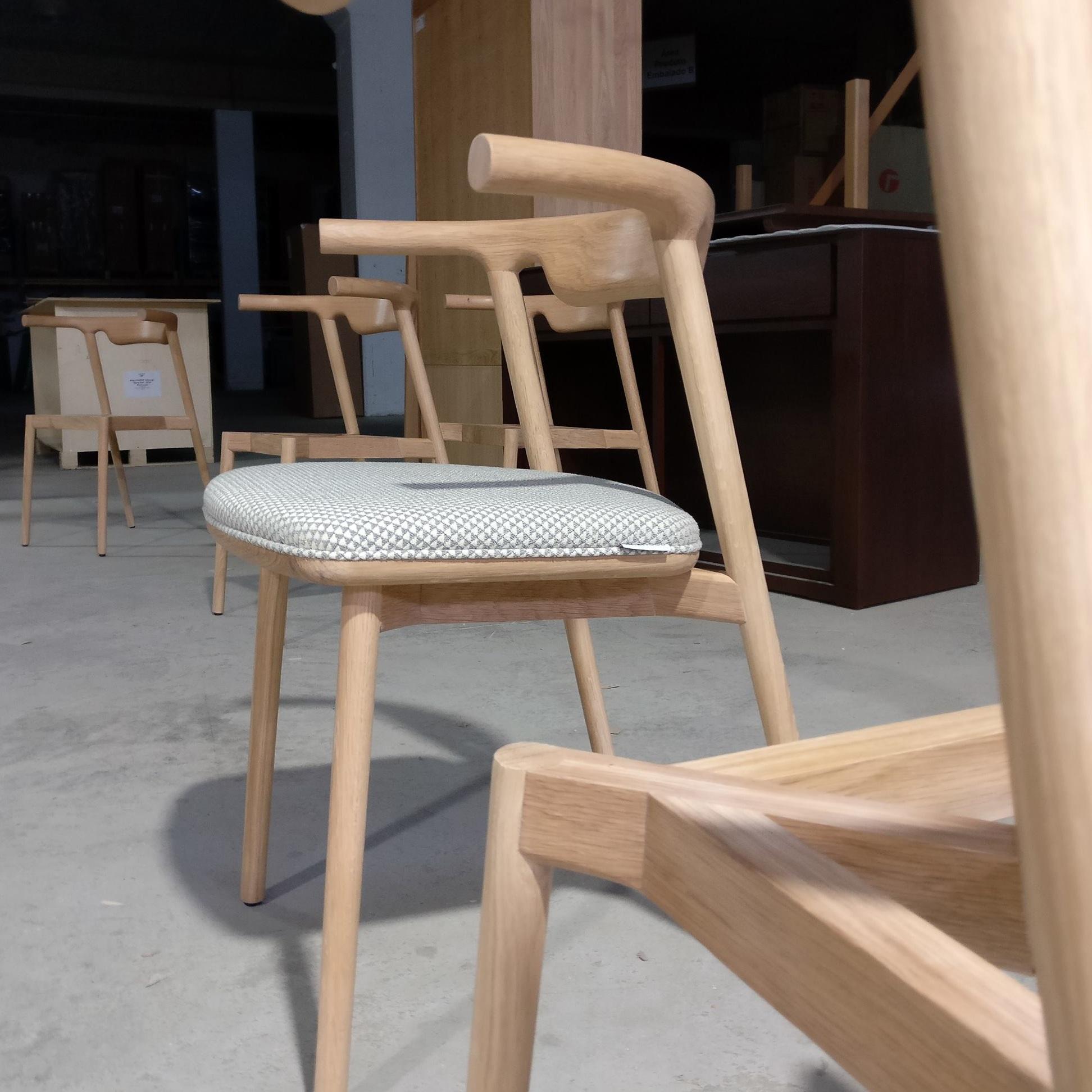 Set di 6 sedie da pranzo in legno di noce lavorate a mano in stile moderno scandinavo in vendita 9