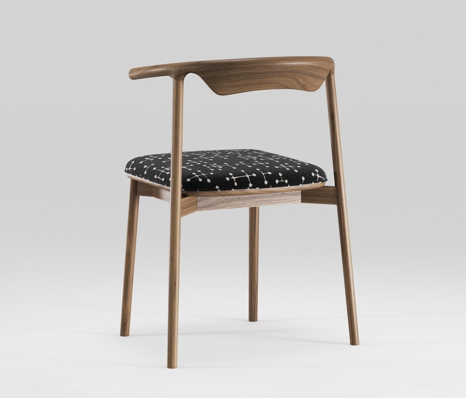 Portoghese Set di 6 sedie da pranzo in legno di noce lavorate a mano in stile moderno scandinavo in vendita
