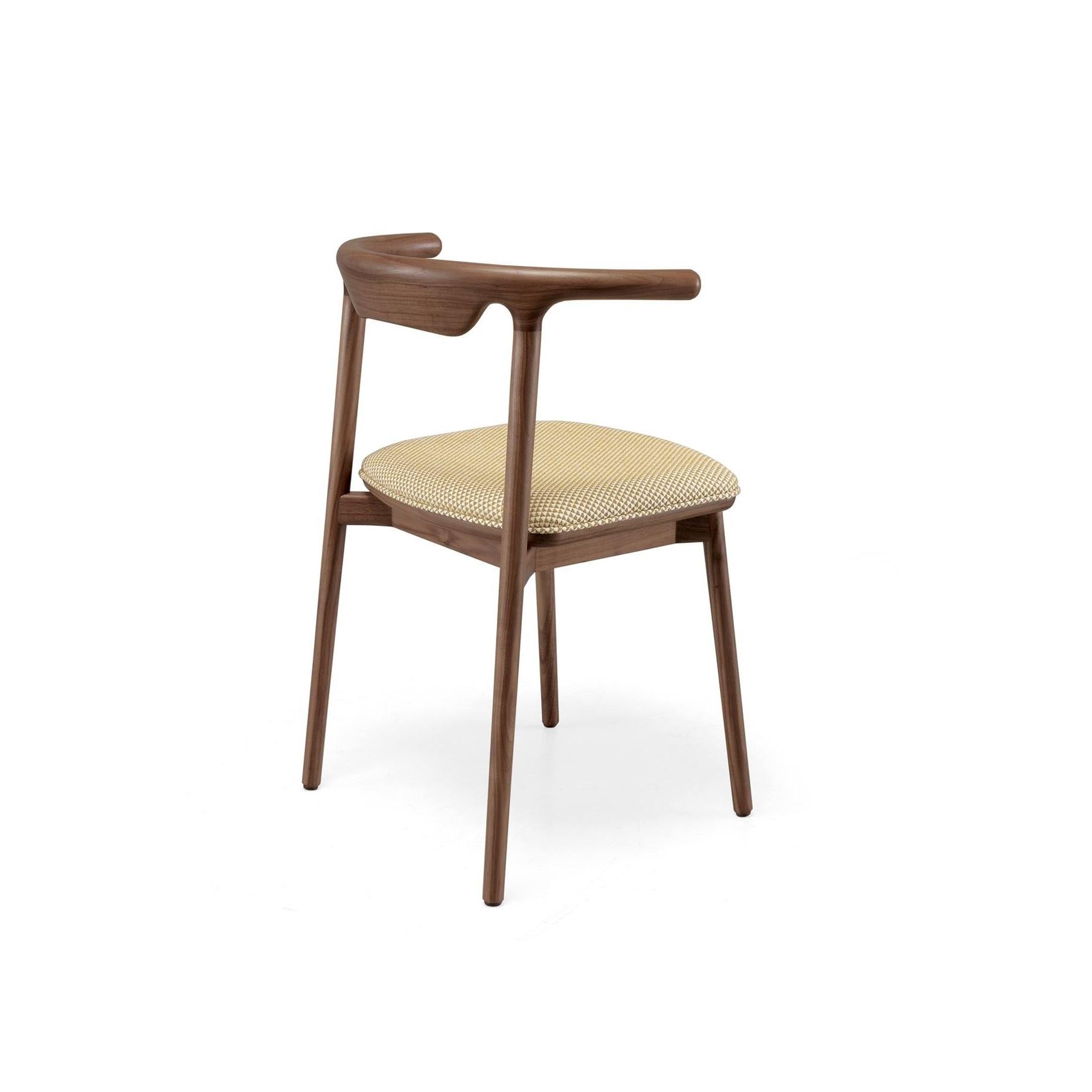 Set di 6 sedie da pranzo in legno di noce lavorate a mano in stile moderno scandinavo in vendita 1