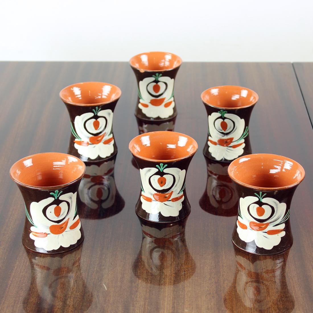 Artisanat Ensemble de 6 tasses vintage faites à la main, Pozdisovce Tchécoslovaquie, années 1950 en vente
