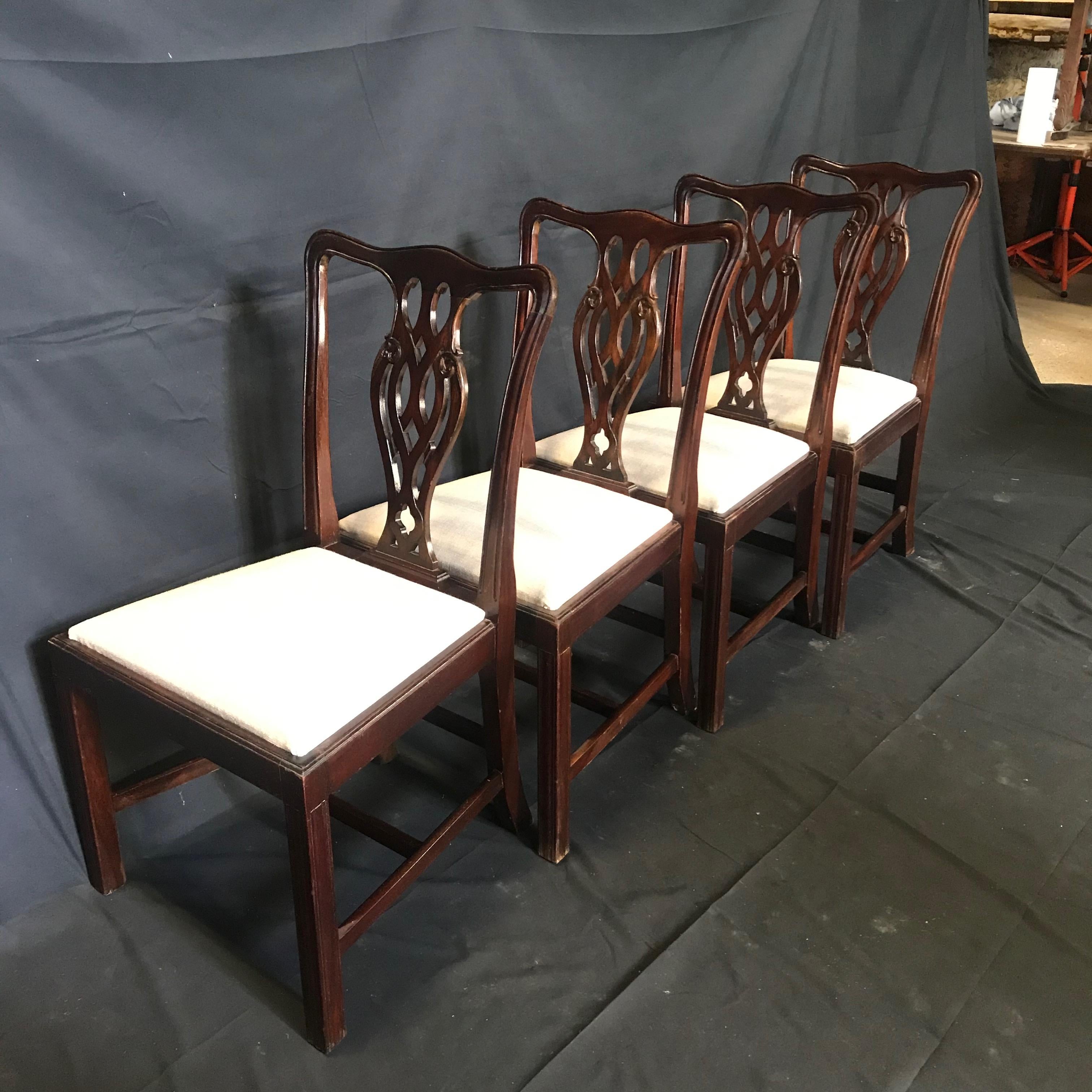 Set of 6 Handsome Fine English Chippendale Style Dining Chairs 10