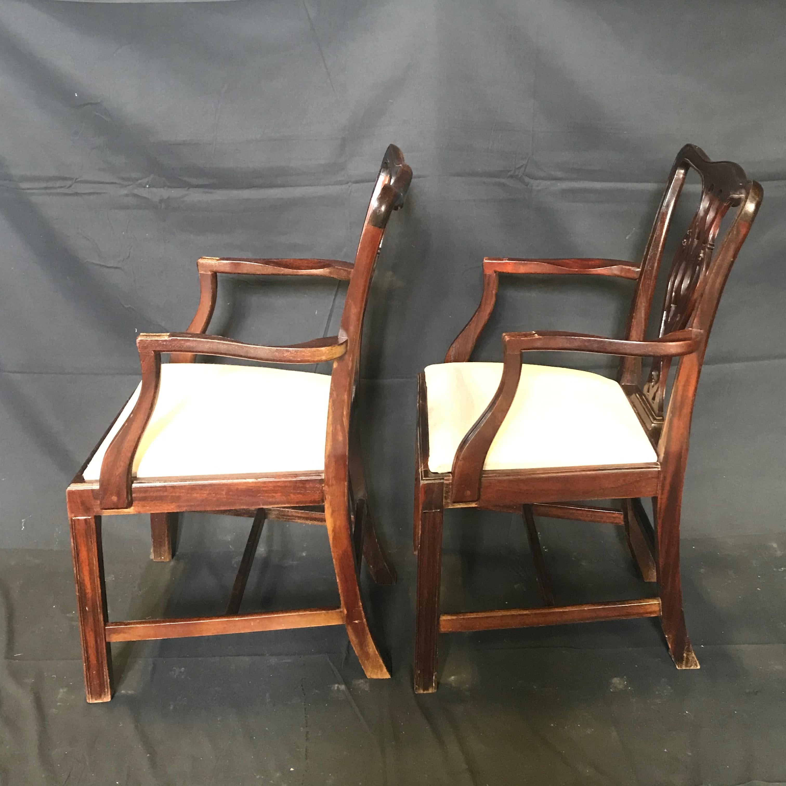 Set of 6 Handsome Fine English Chippendale Style Dining Chairs In Excellent Condition In Hopewell, NJ