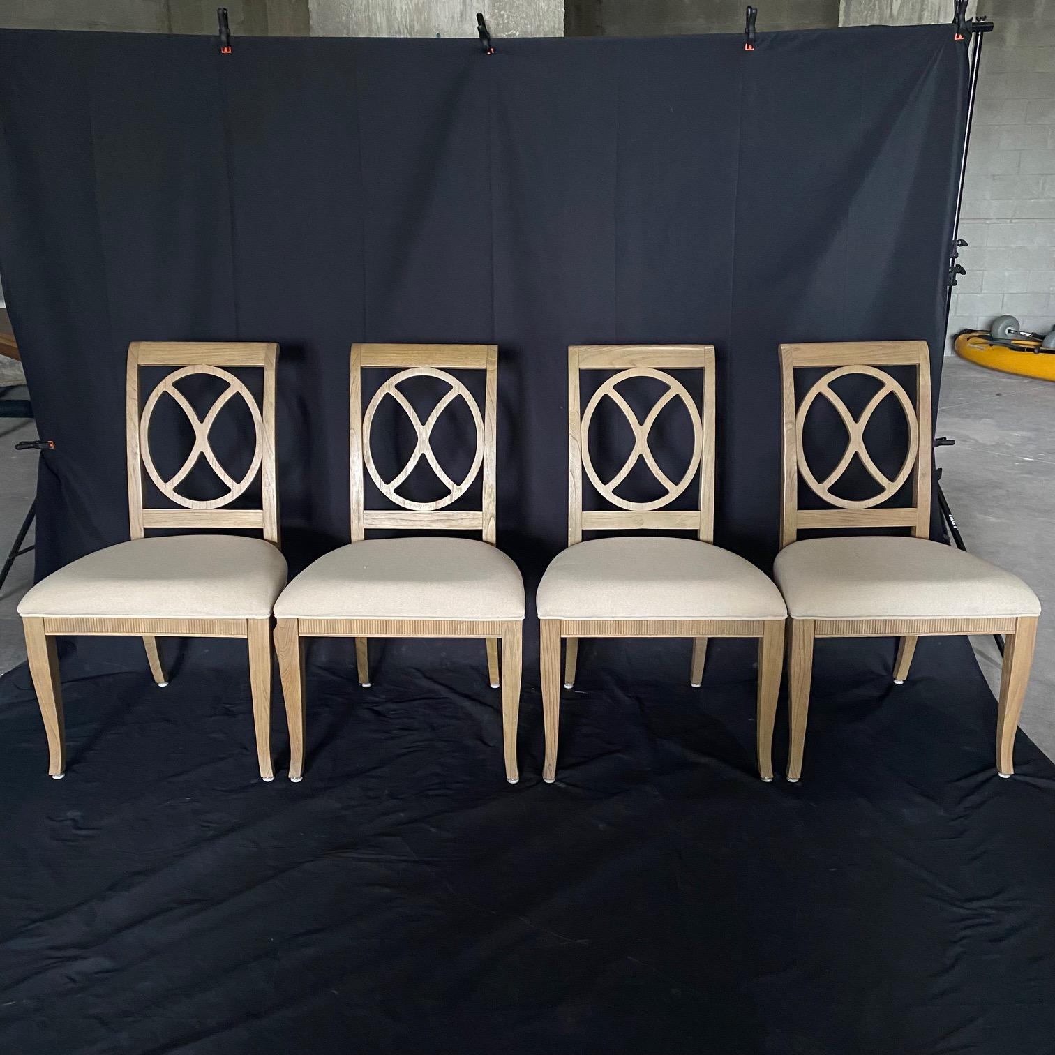 Cet ensemble de 6 chaises d'appoint en chêne blanchi de Hekman Furniture Urban Retreat présente un beau contraste de couleurs sourdes. Jolies traverses d'assise cannelées et finition kaki.
Nouveau tissu neutre de haute qualité en coton/poly mélangé