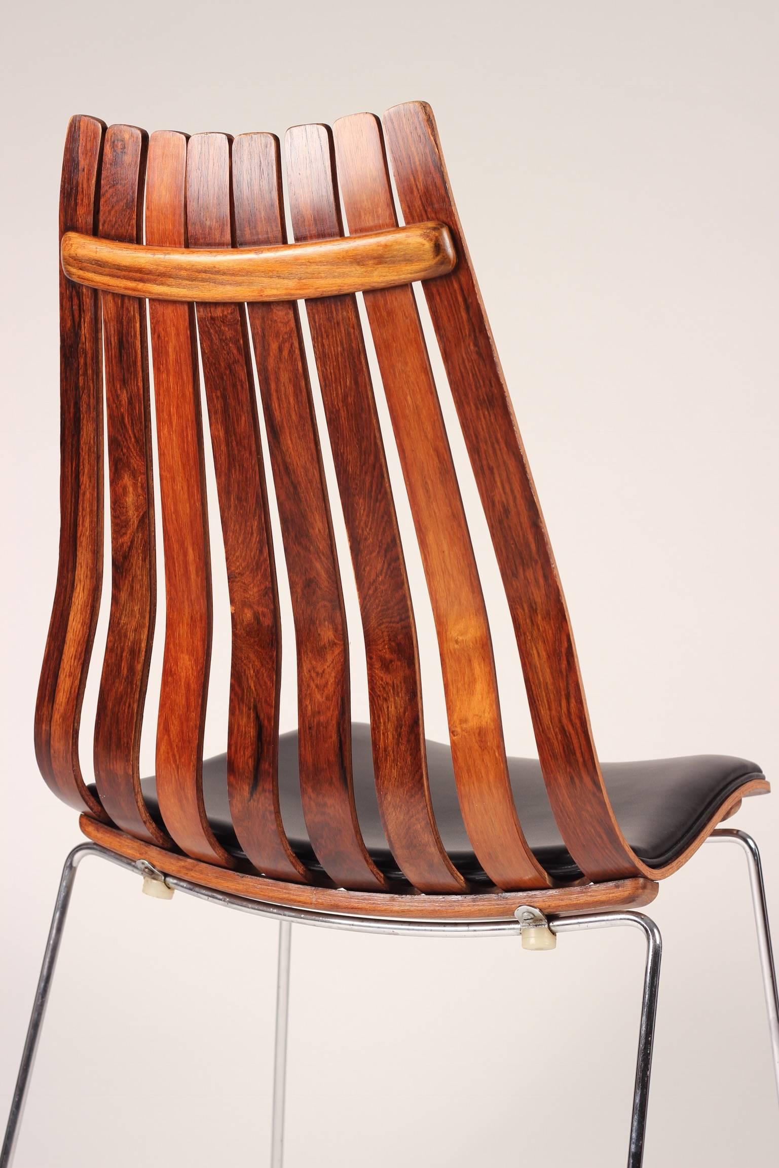 Ein Satz von sechs Hans Brattrud Scandia Senior Stühlen mit hoher Rückenlehne für Hove Mobler. Ein klassisches Beispiel für exzellentes skandinavisches modernes Design aus dem Jahr 1958, einer der schönsten Stühle, die nach dem Krieg in Norwegen und