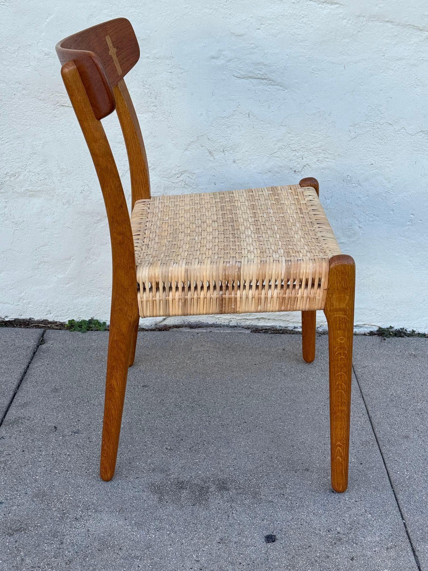 Scandinavo moderno Set di 6 sedie da pranzo Hans Wegner CH 23 in vendita