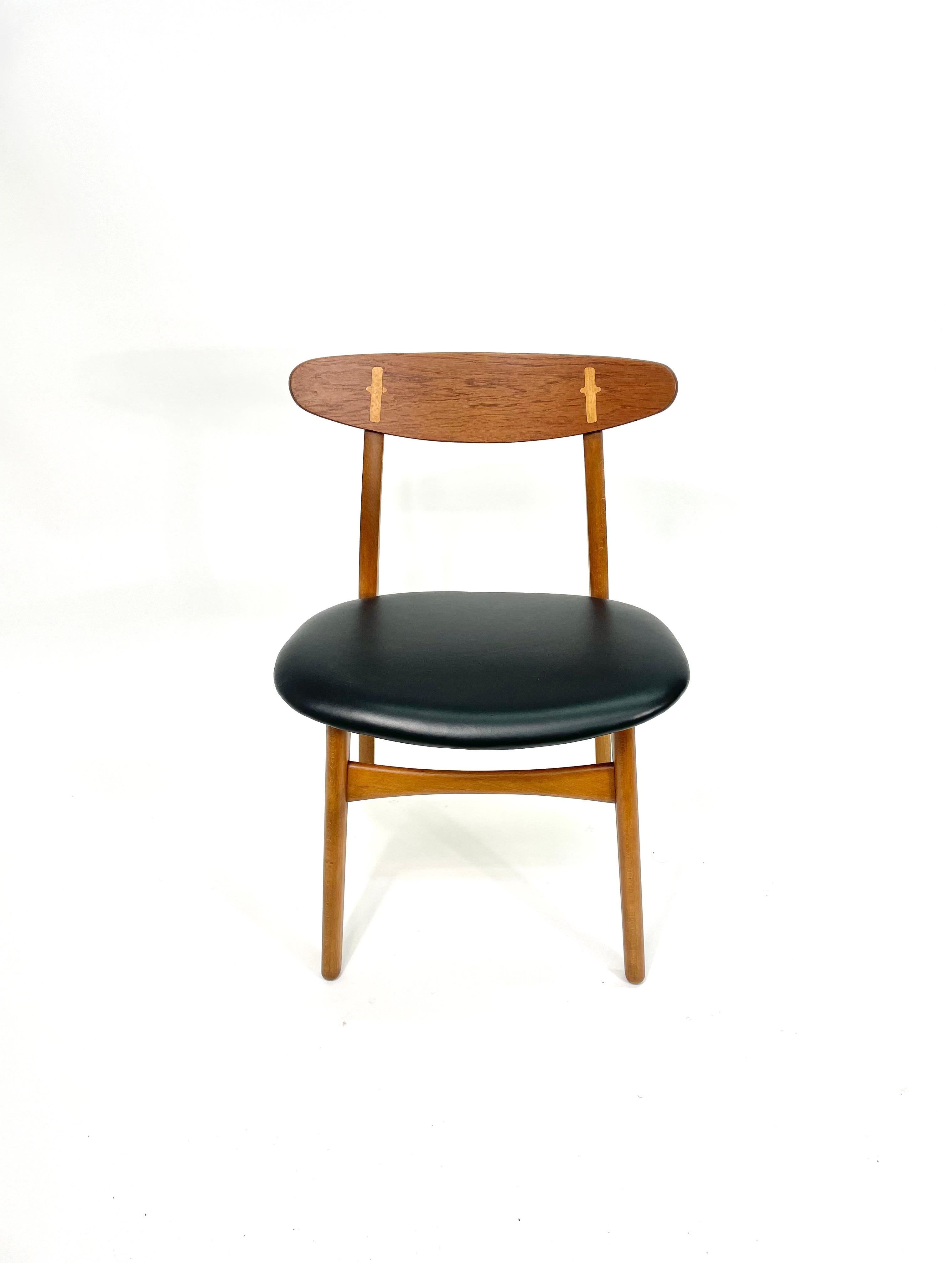 Danish Set of 6 Hans Wegner CH-30 Dining Chairs For Sale