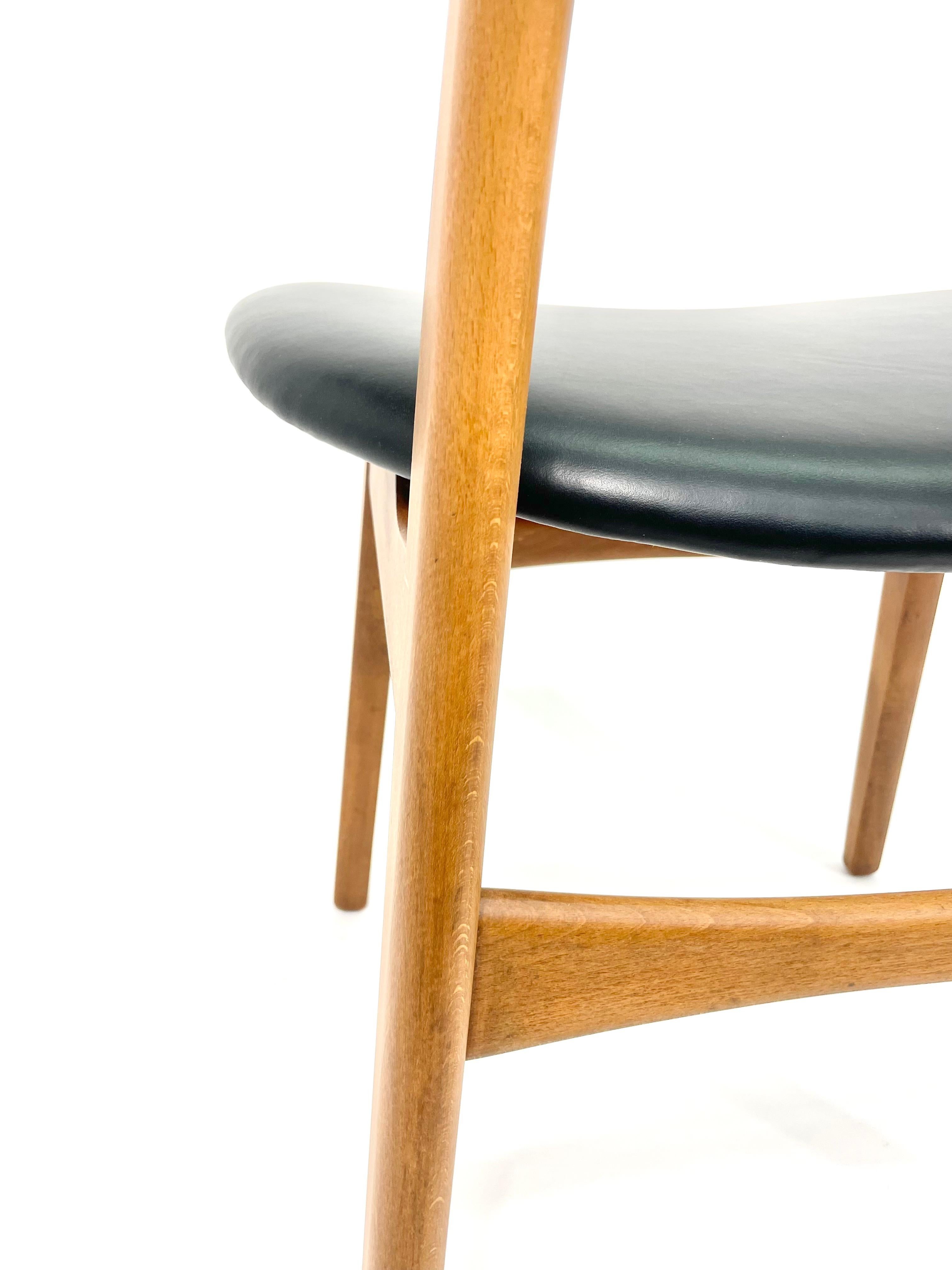 Cuir Hans Wegner ensemble de 6 chaises de salle à manger CH-30 en vente