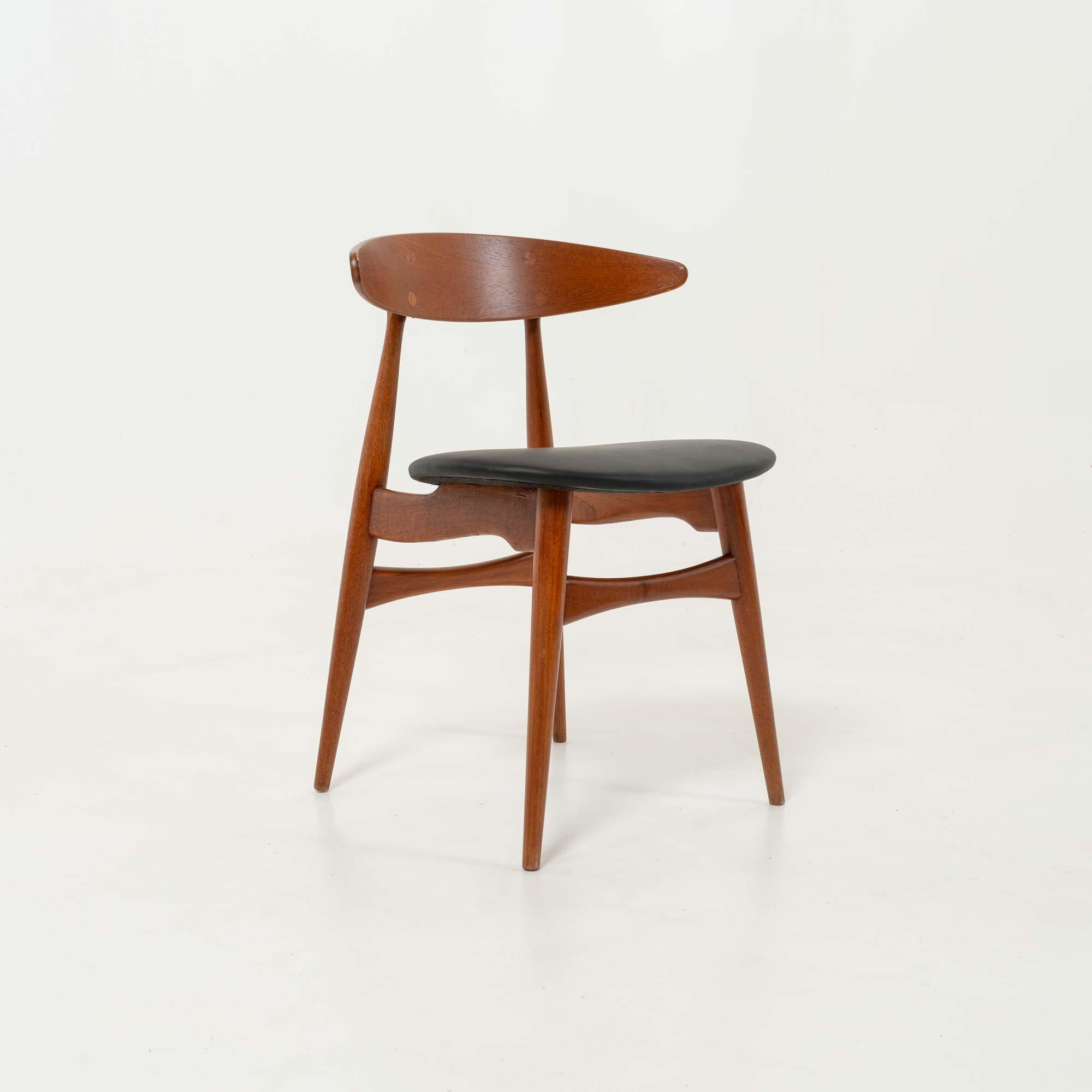 Set of 6 Hans Wegner for Carl Hansen & Son CH33 Chairs in Teak and Black Leather 4