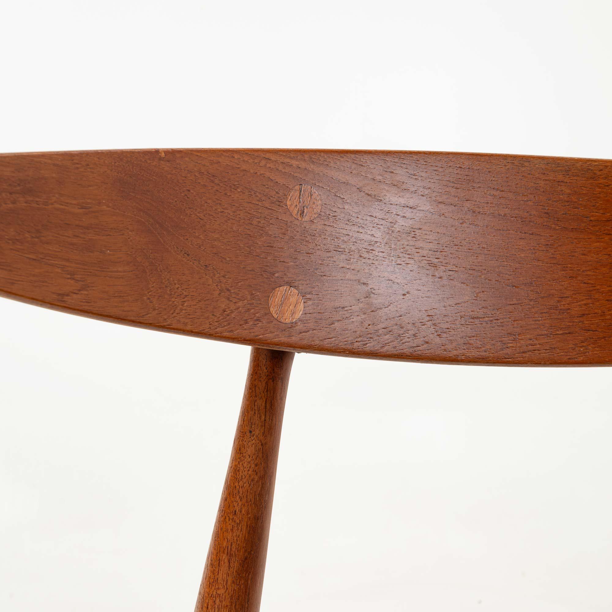 Set of 6 Hans Wegner for Carl Hansen & Son CH33 Chairs in Teak and Black Leather 8