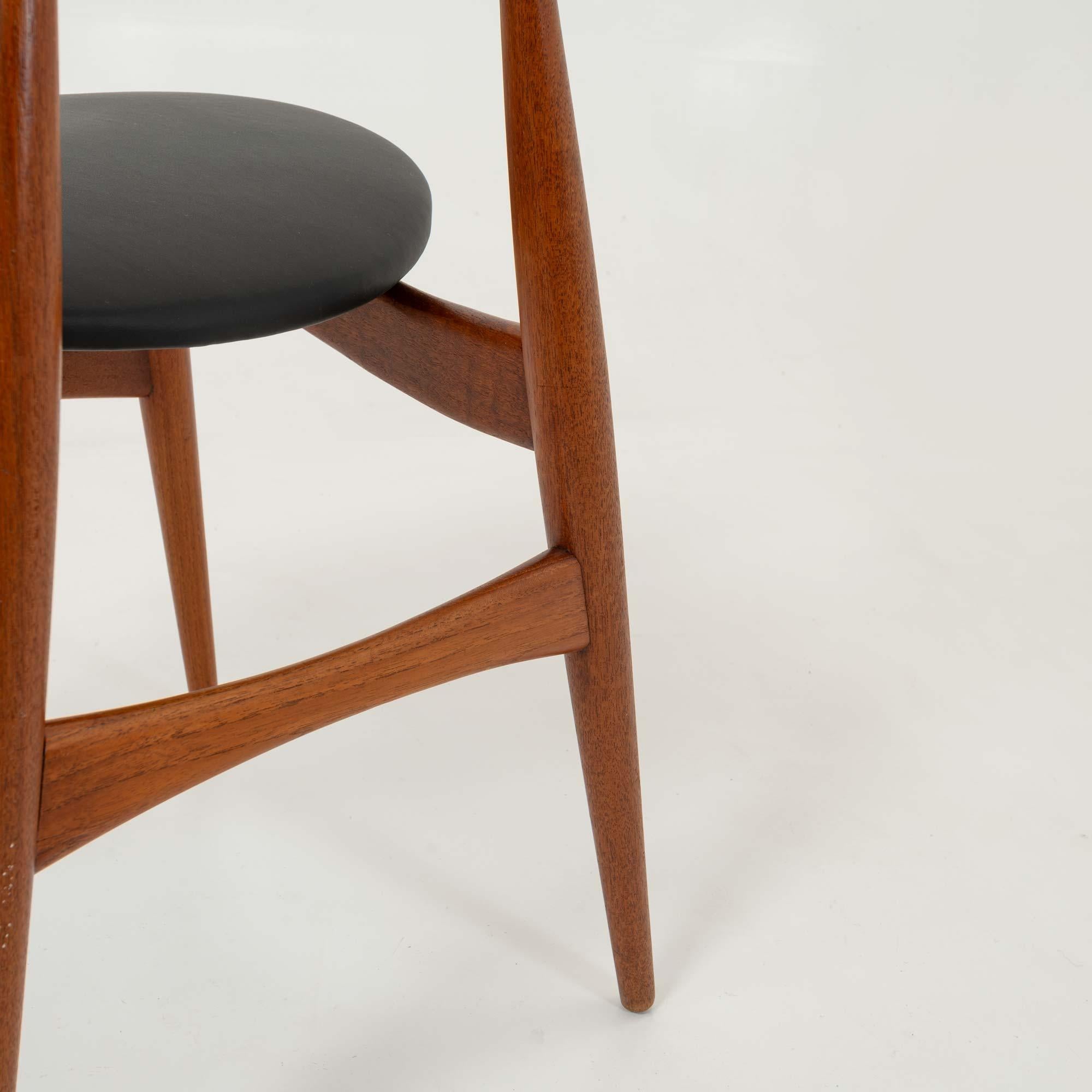Set of 6 Hans Wegner for Carl Hansen & Son CH33 Chairs in Teak and Black Leather 11