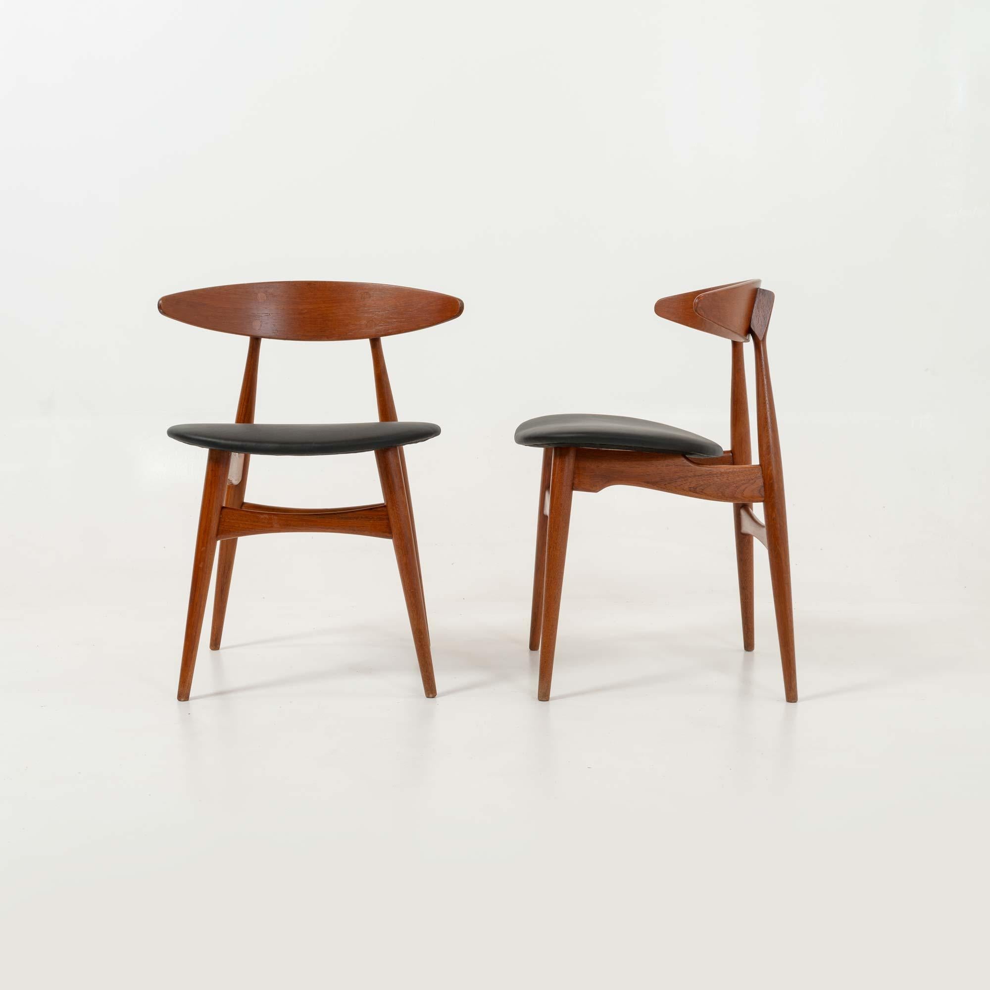 Set of 6 Hans Wegner for Carl Hansen & Son CH33 Chairs in Teak and Black Leather In Good Condition In Seattle, WA