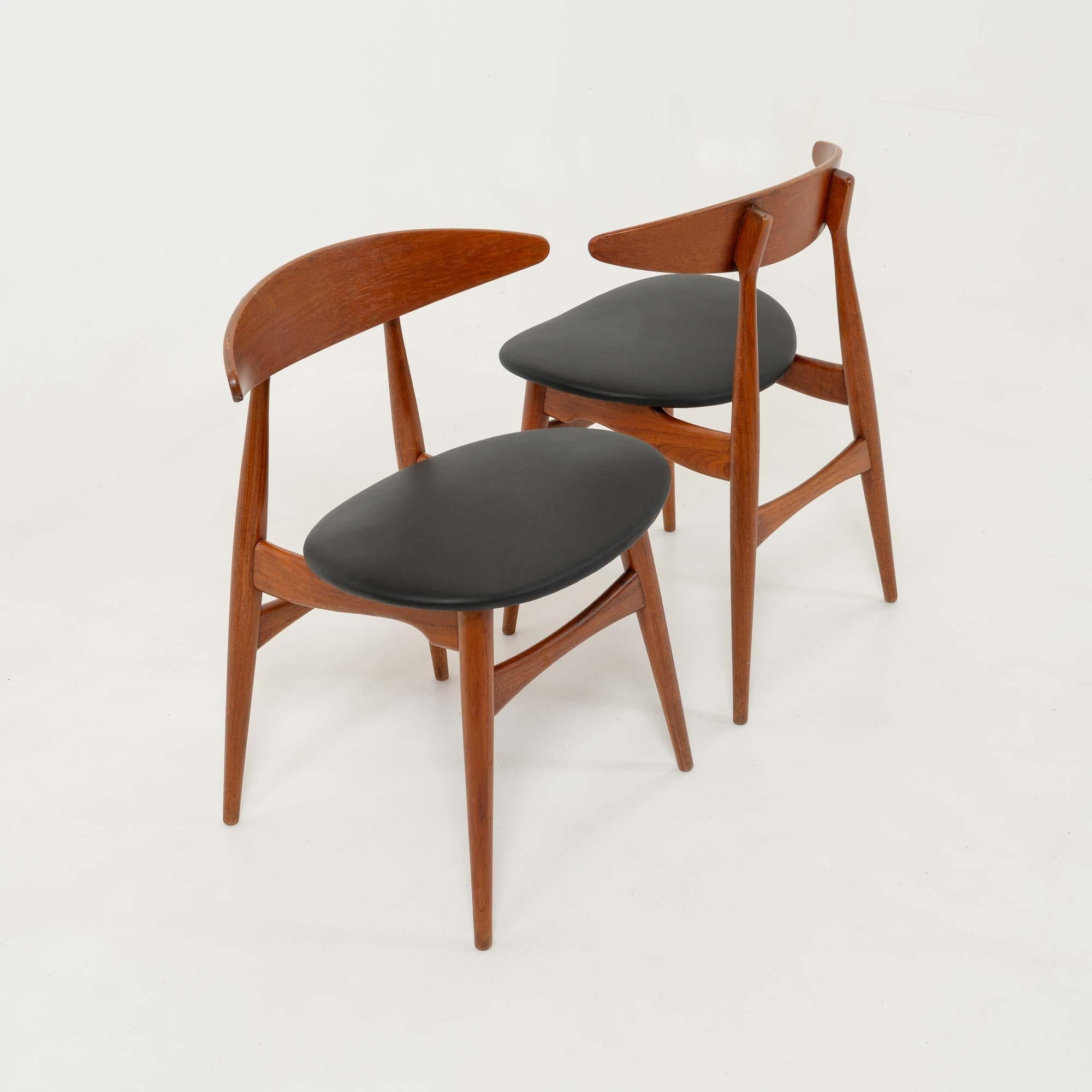 Set of 6 Hans Wegner for Carl Hansen & Son CH33 Chairs in Teak and Black Leather 2