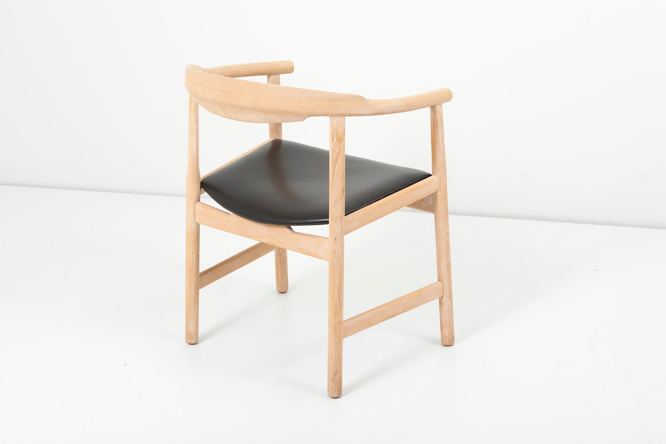 Set of 6 Hans Wegner PP203 Chairs in Oak and Black Leather for PP Møbler For Sale 4