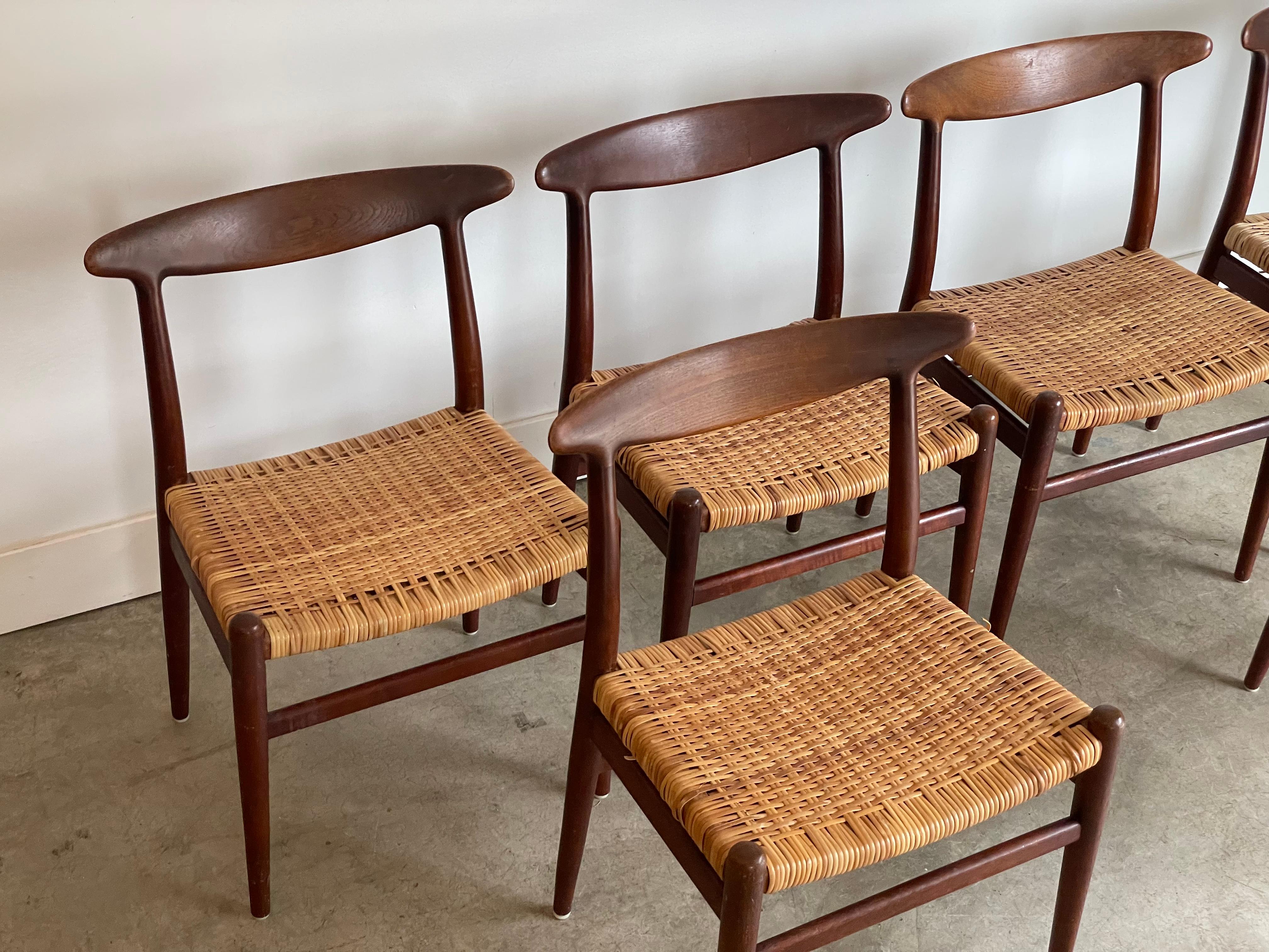 Mid-Century Modern Set of 6 Hans Wegner W2 Dining Chairs For Sale