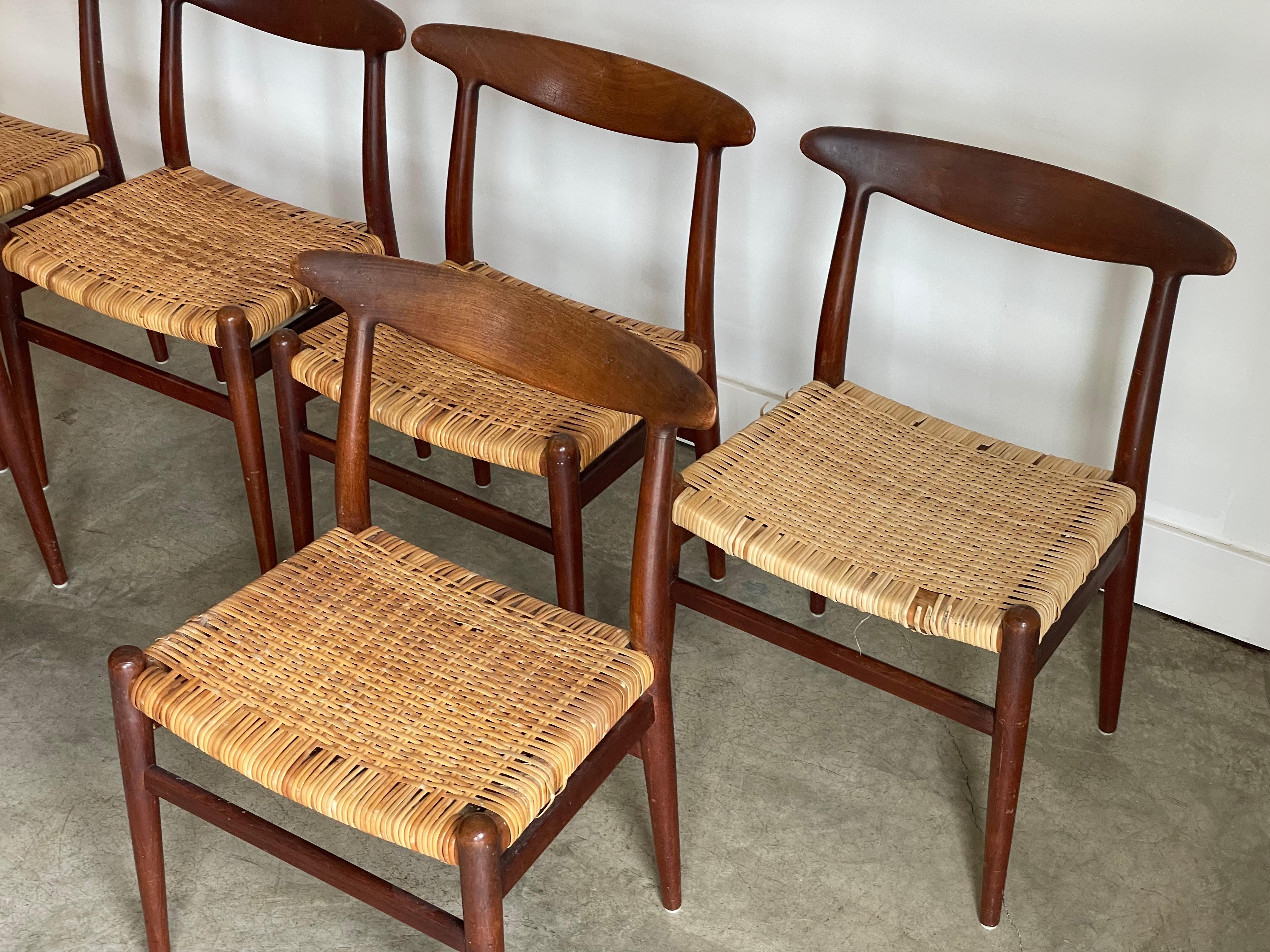 Set of 6 Hans Wegner W2 Dining Chairs In Good Condition For Sale In St. Louis, MO