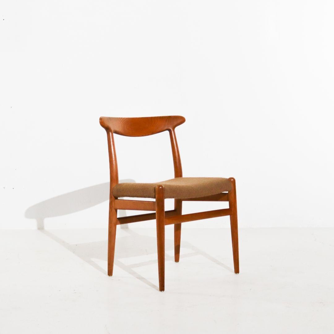Scandinavian Modern Set of 6 Hans Wegner 'W2' Dining Chairs Oak