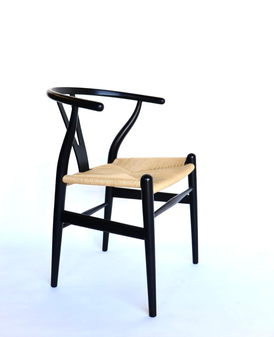 Set of 6 Hans Wegner Wishbone Chairs in Oak and Black Lacquer 4