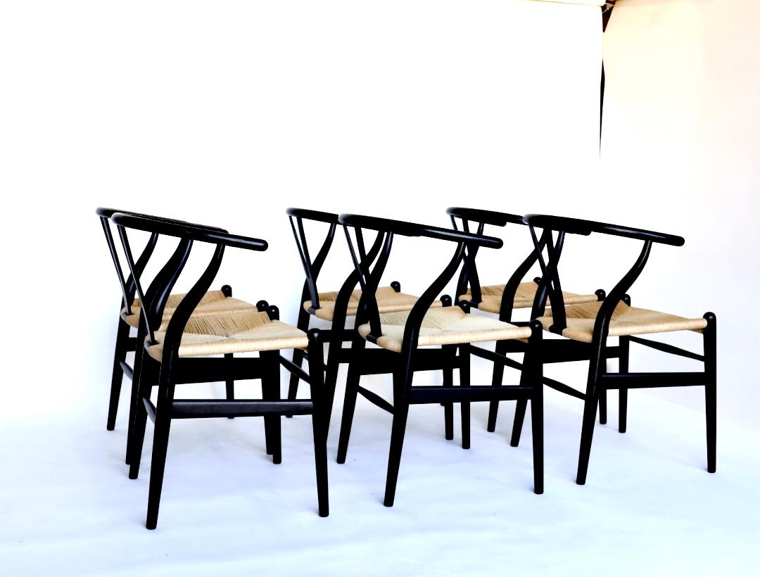 Lacquered Set of 6 Hans Wegner Wishbone Chairs in Oak and Black Lacquer