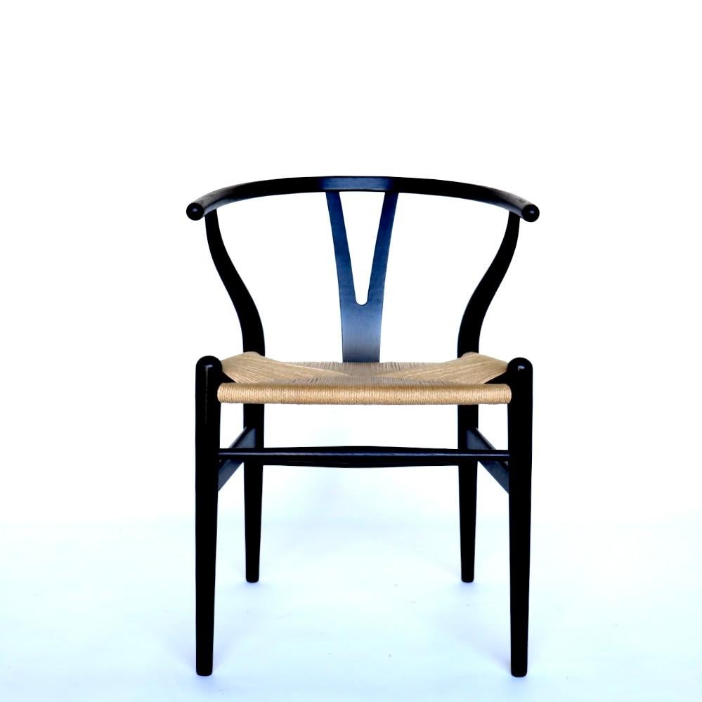 Set of 6 Hans Wegner Wishbone Chairs in Oak and Black Lacquer 2