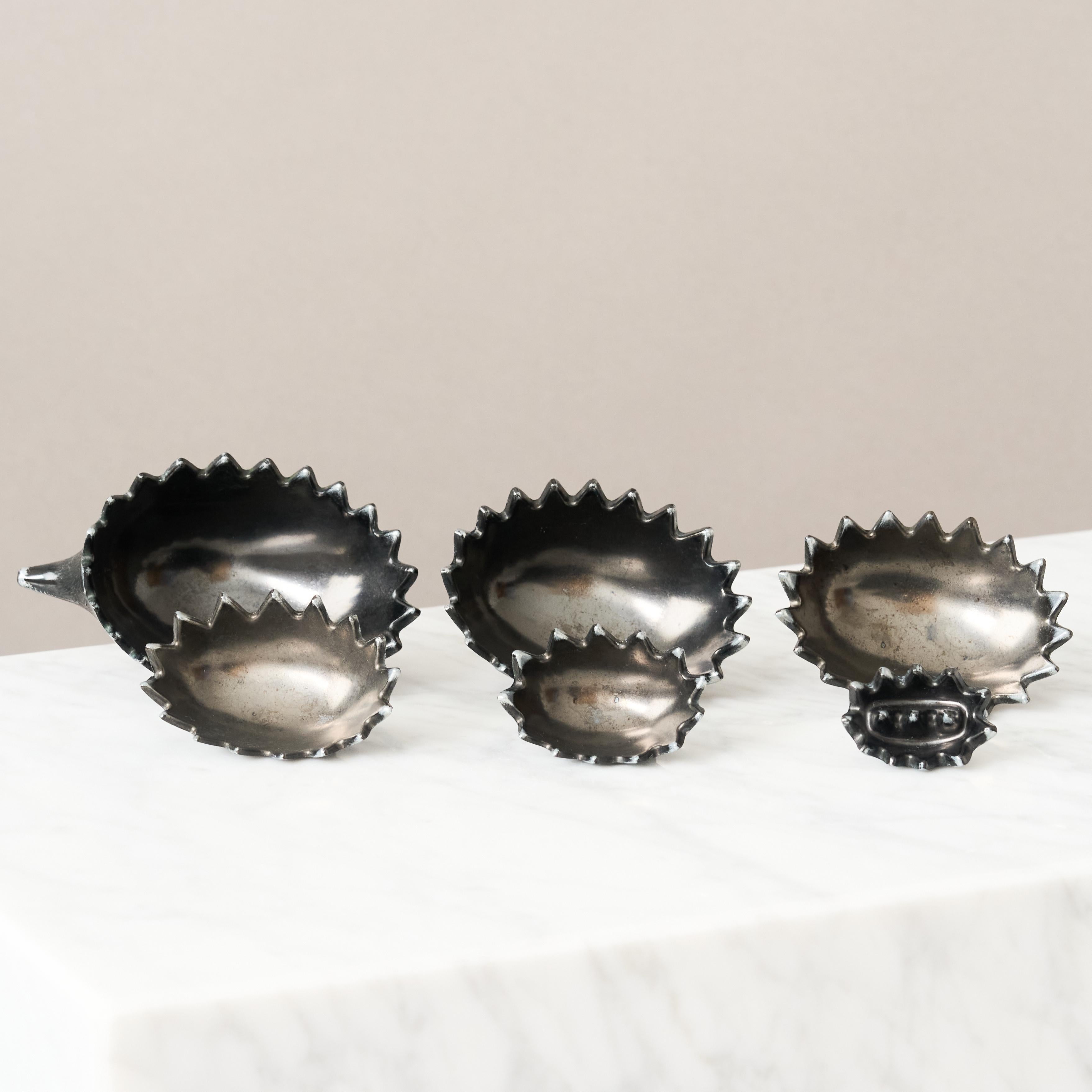 Set of 6 Hedgehog Ashtray / Bowls in Metal, Mid-century For Sale 5