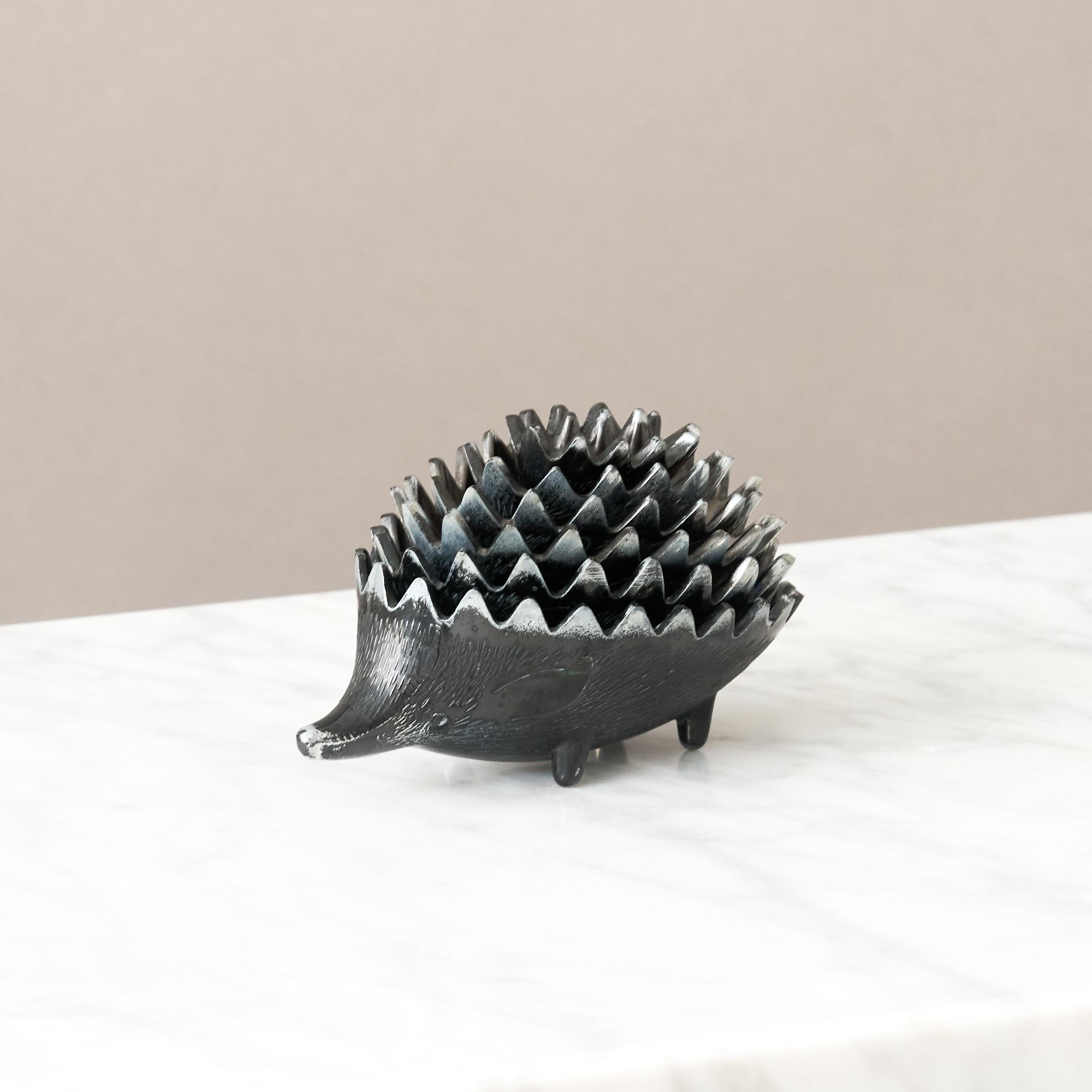 Mid-Century Modern Set of 6 Hedgehog Ashtray / Bowls in Metal, Mid-century For Sale