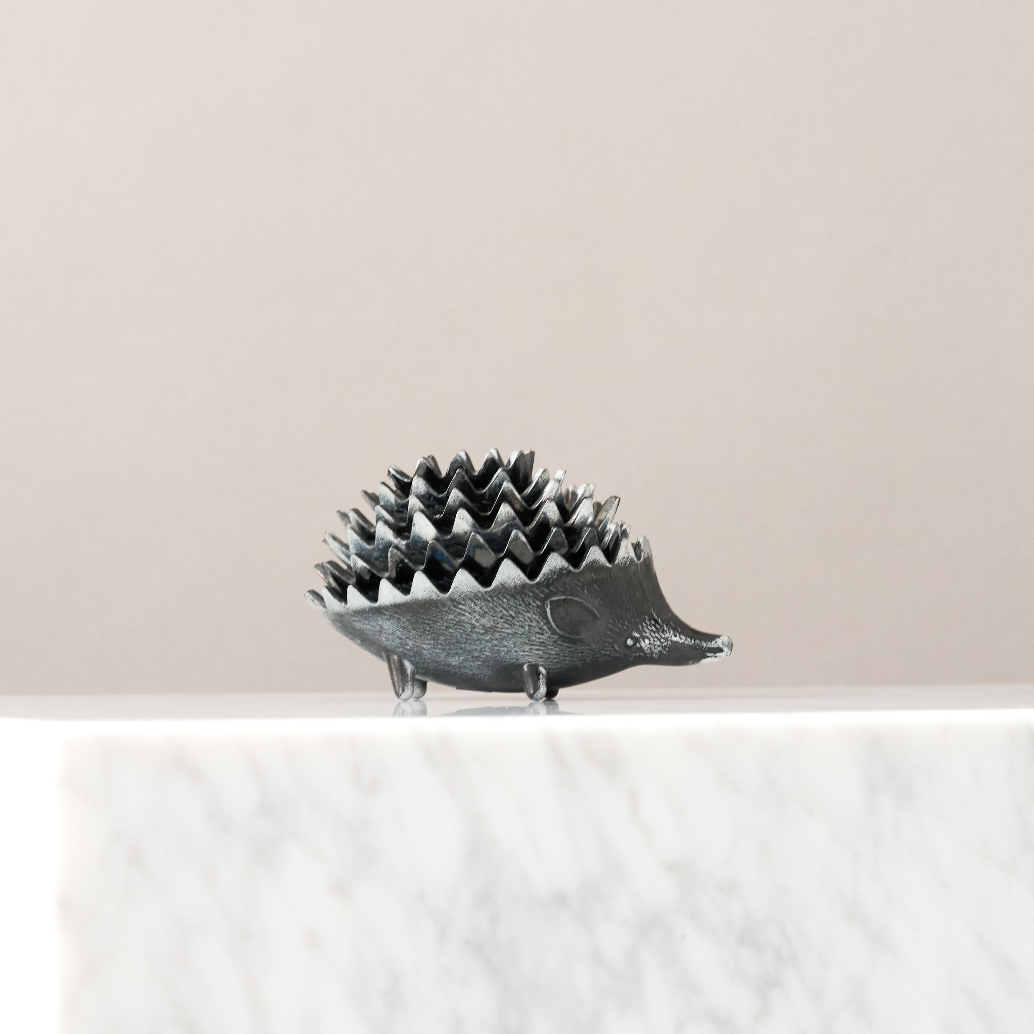 20th Century Set of 6 Hedgehog Ashtray / Bowls in Metal, Mid-century For Sale