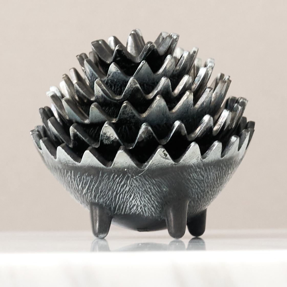 Set of 6 Hedgehog Ashtray / Bowls in Metal, Mid-century For Sale 1