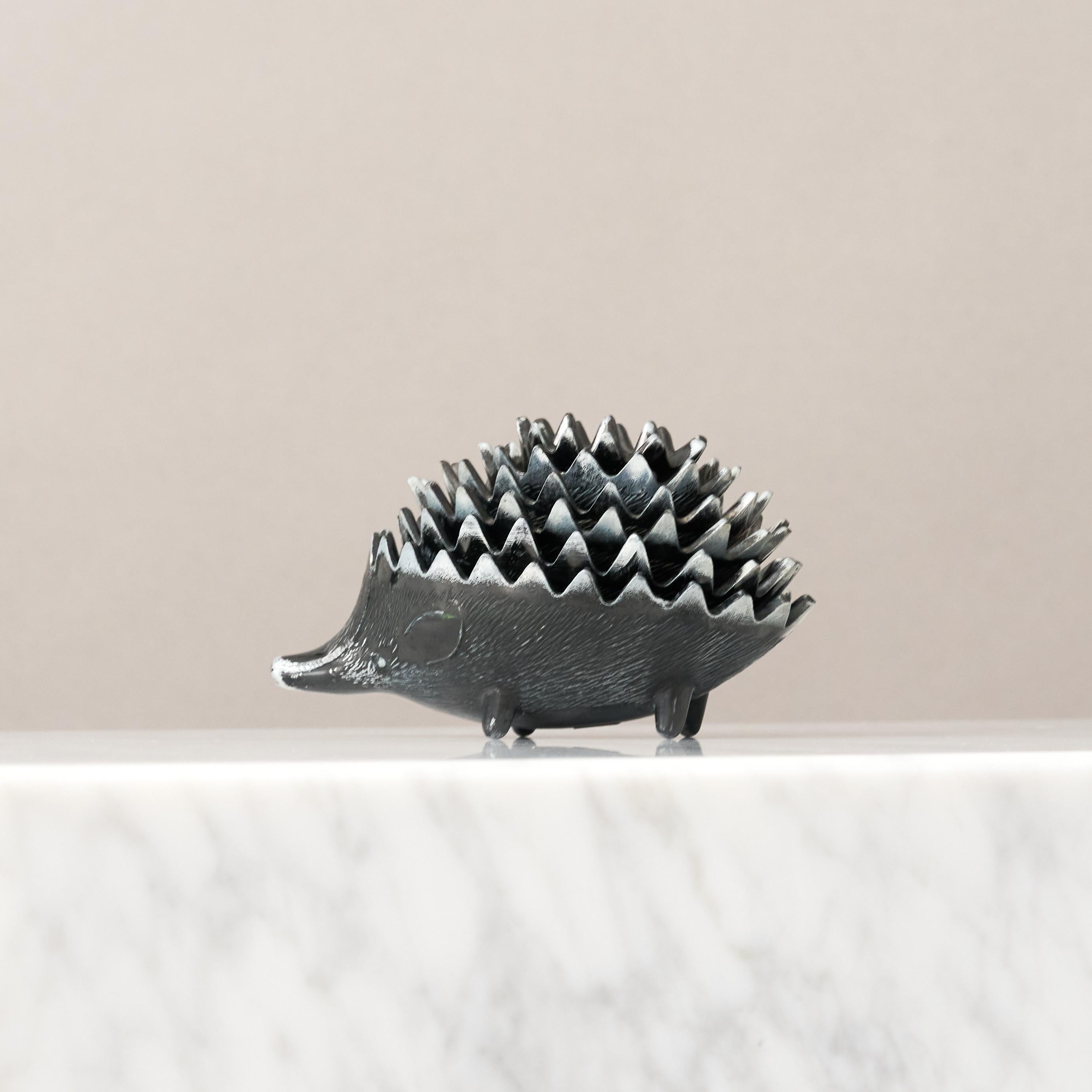 Set of 6 Hedgehog Ashtray / Bowls in Metal, Mid-century For Sale 2