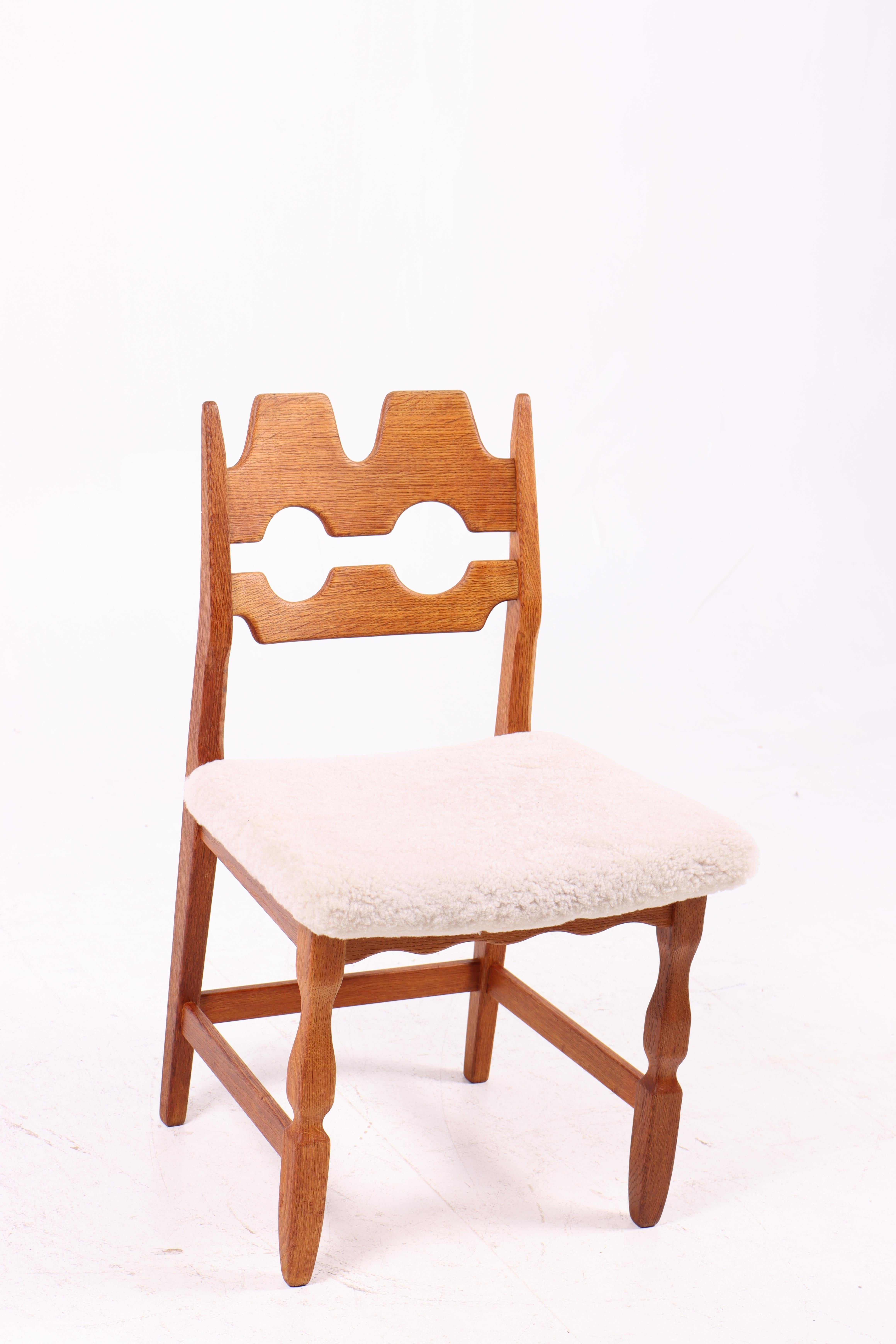 Juego de 6 sillas de comedor Henning Kjærnulf de roble macizo con tapicería de piel de oveja Escandinavo moderno en venta
