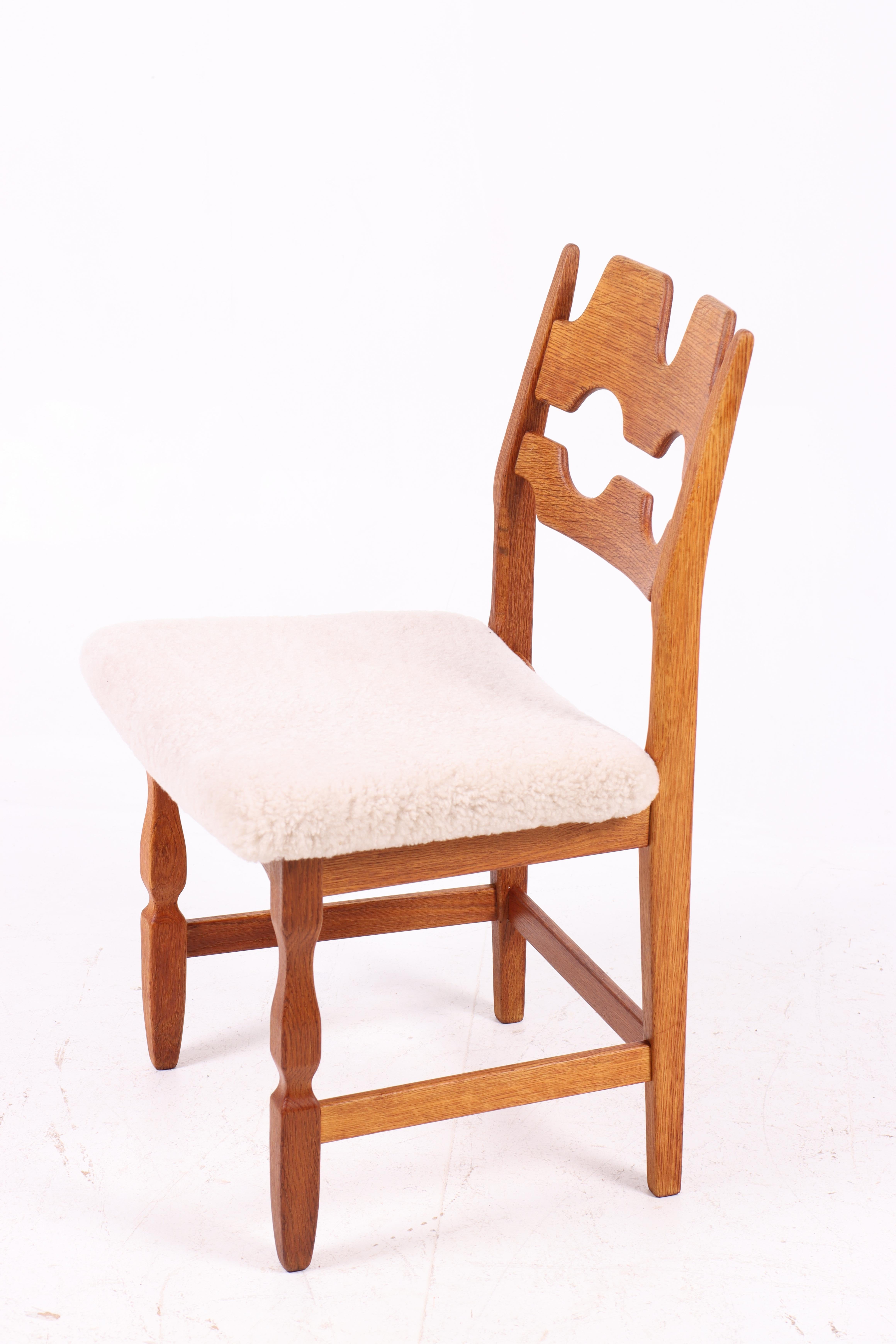 Juego de 6 sillas de comedor Henning Kjærnulf de roble macizo con tapicería de piel de oveja en venta 1