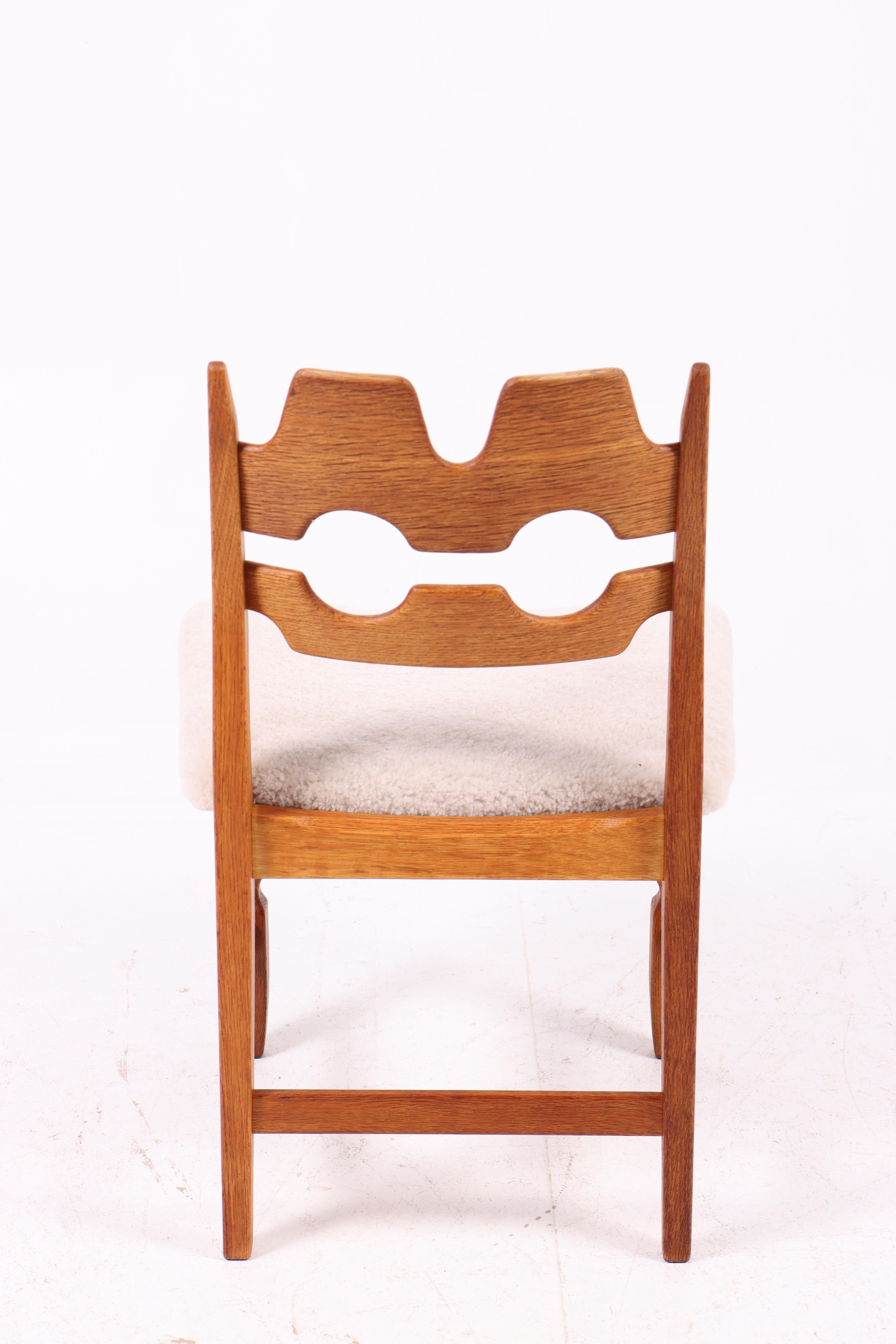 Juego de 6 sillas de comedor Henning Kjærnulf de roble macizo con tapicería de piel de oveja en venta 2