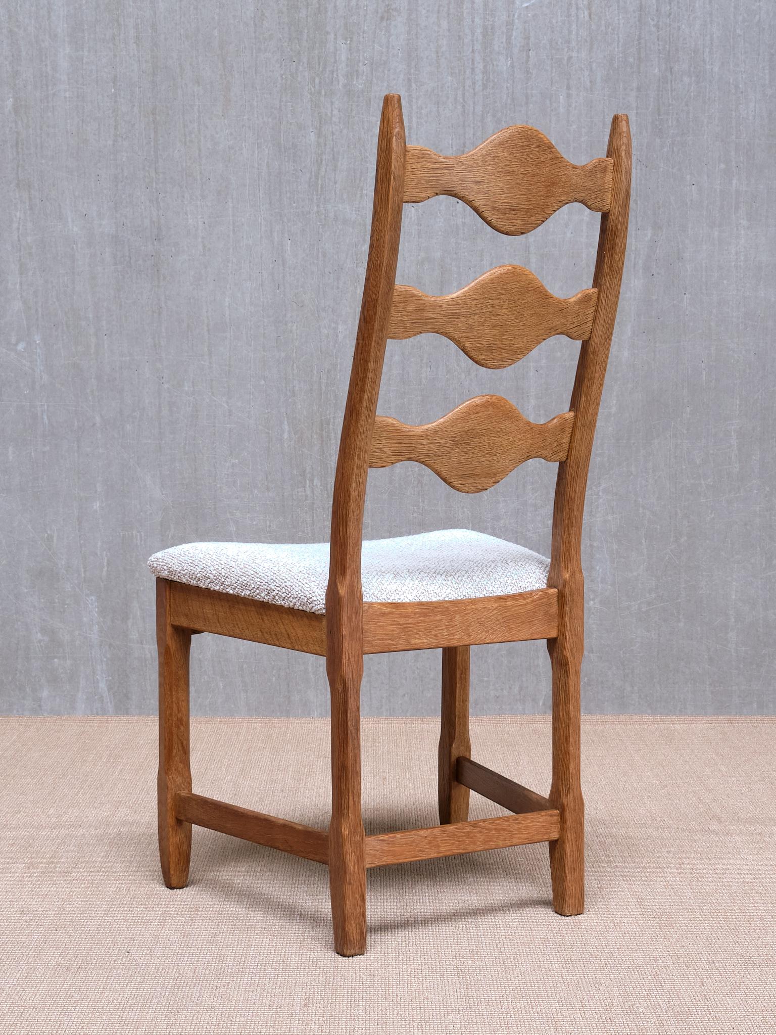 Set di 6 sedie da pranzo Henning Kjærnulf, Oak e Rubelli Bouclé, Danimarca, anni '60 in vendita 6