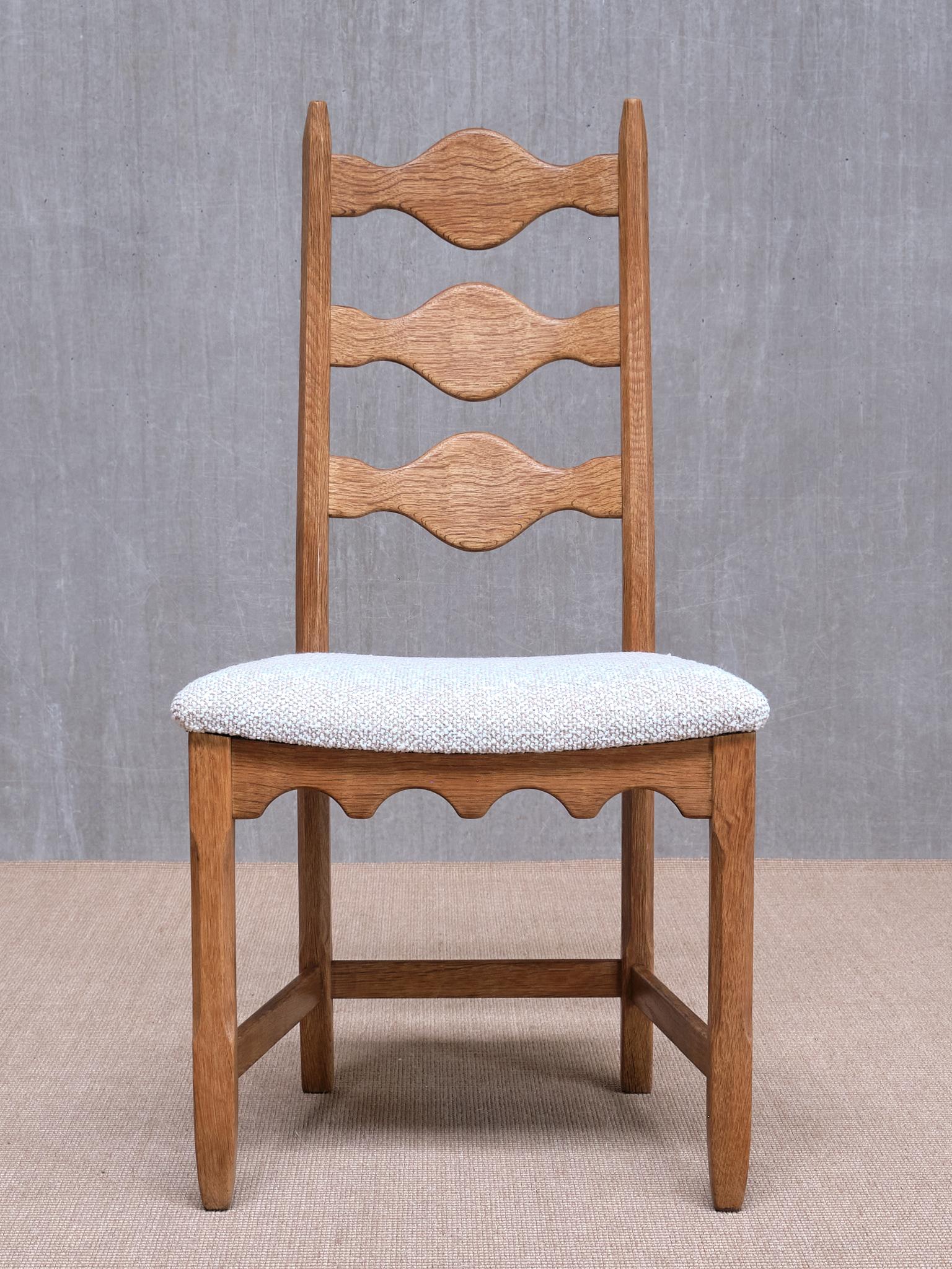 Set di 6 sedie da pranzo Henning Kjærnulf, Oak e Rubelli Bouclé, Danimarca, anni '60 in vendita 2