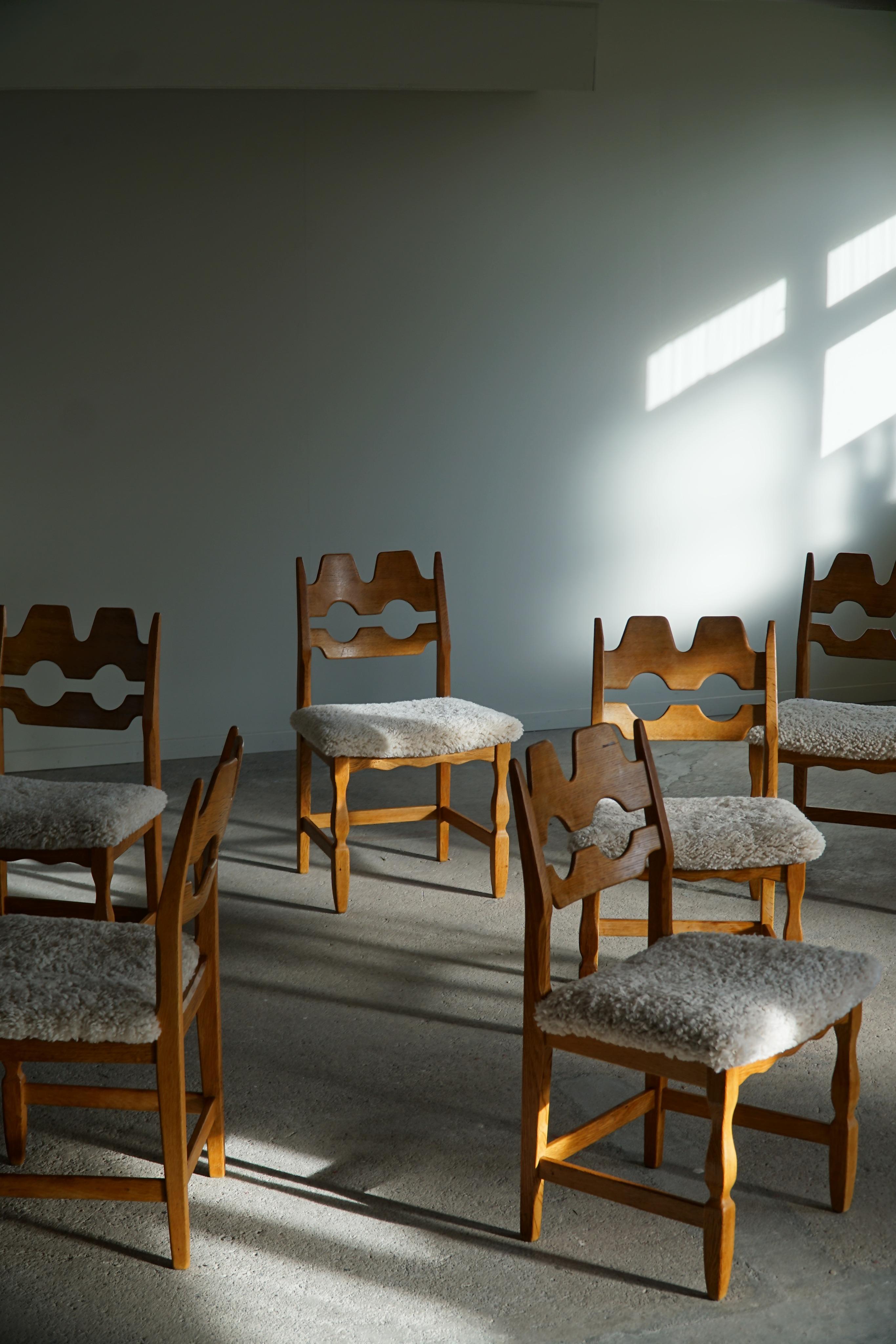 A highly popular and sculptural set of 6 classic dining chairs in oak, seats reupholstered in great quality shearling lambswool. Made by Henning (Henry) Kjærnulf for Nyrup Møbelfabrik - ca 1960s. Model 