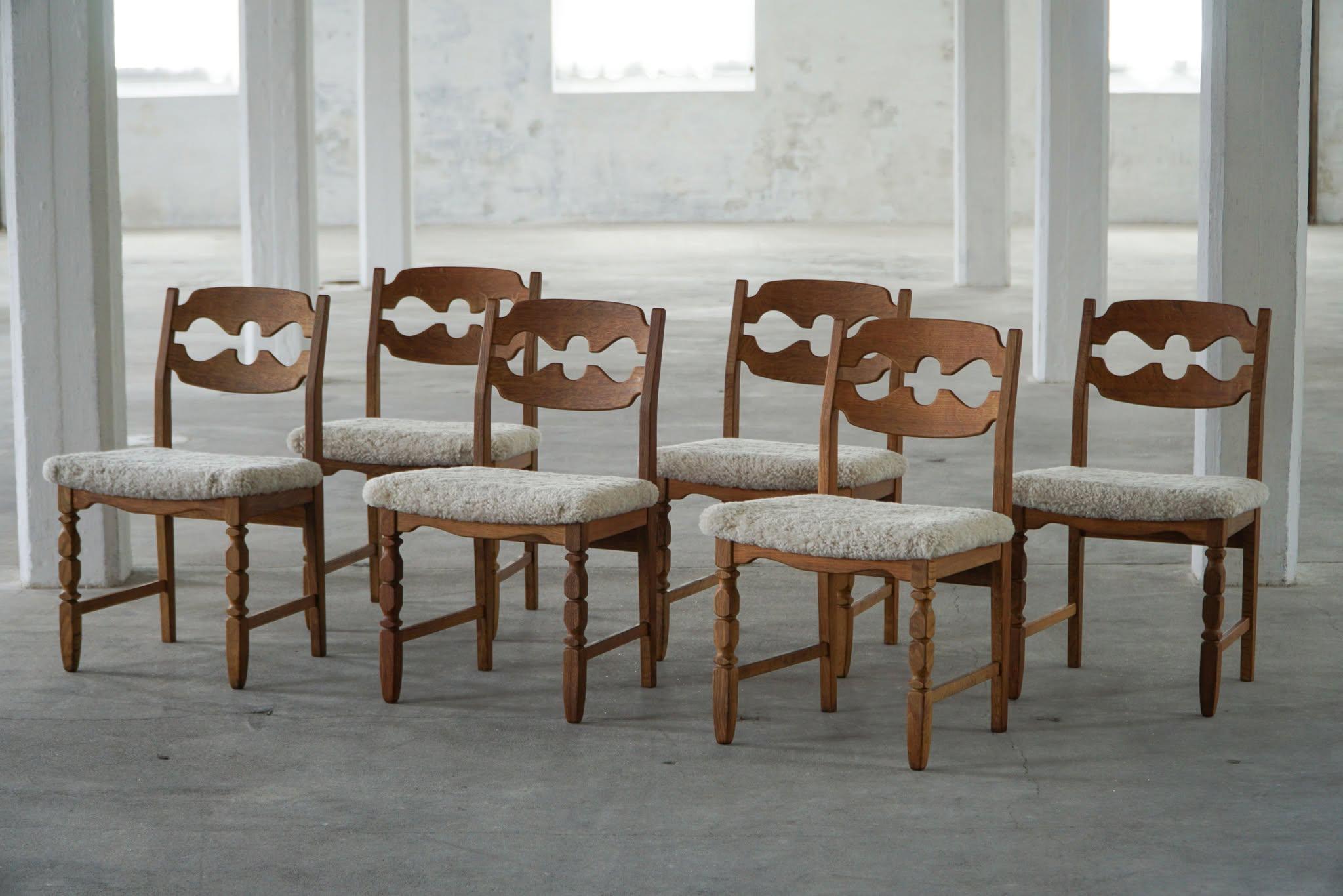 An exceptional set of six dining chairs designed by Henning Kjærnulf for Nyrup Møbelfabrik, Denmark, in the 1960s. Known as the celebrated “Razorblade” model, these chairs are distinguished by their sculptural oak backrests, finely carved with the