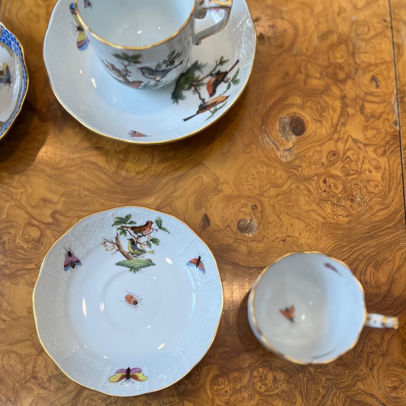 Juego de 6 tazas y platillos pintados a mano Herend - Varios motivos en venta 5