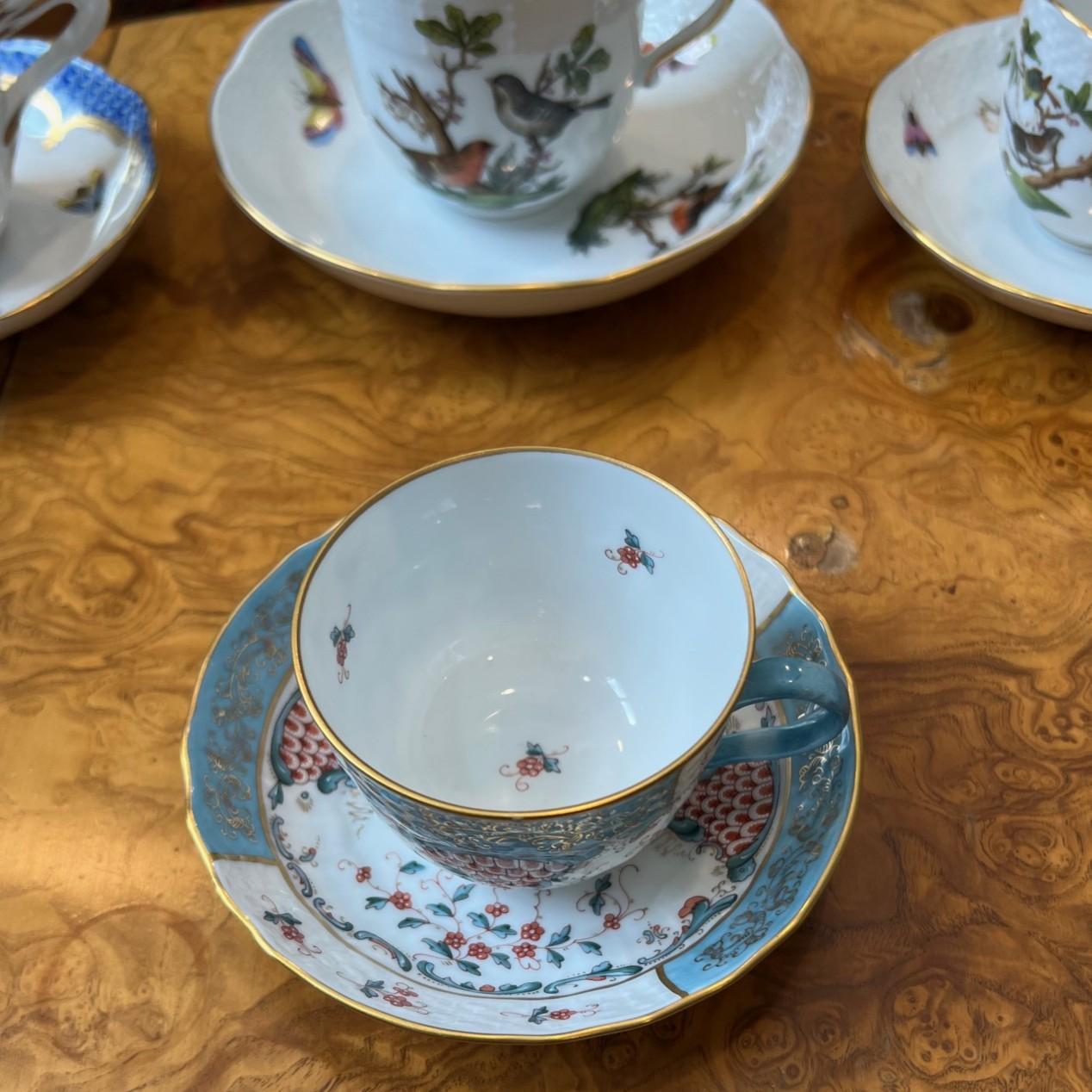 Juego de 6 tazas y platillos pintados a mano Herend - Varios motivos en venta 9