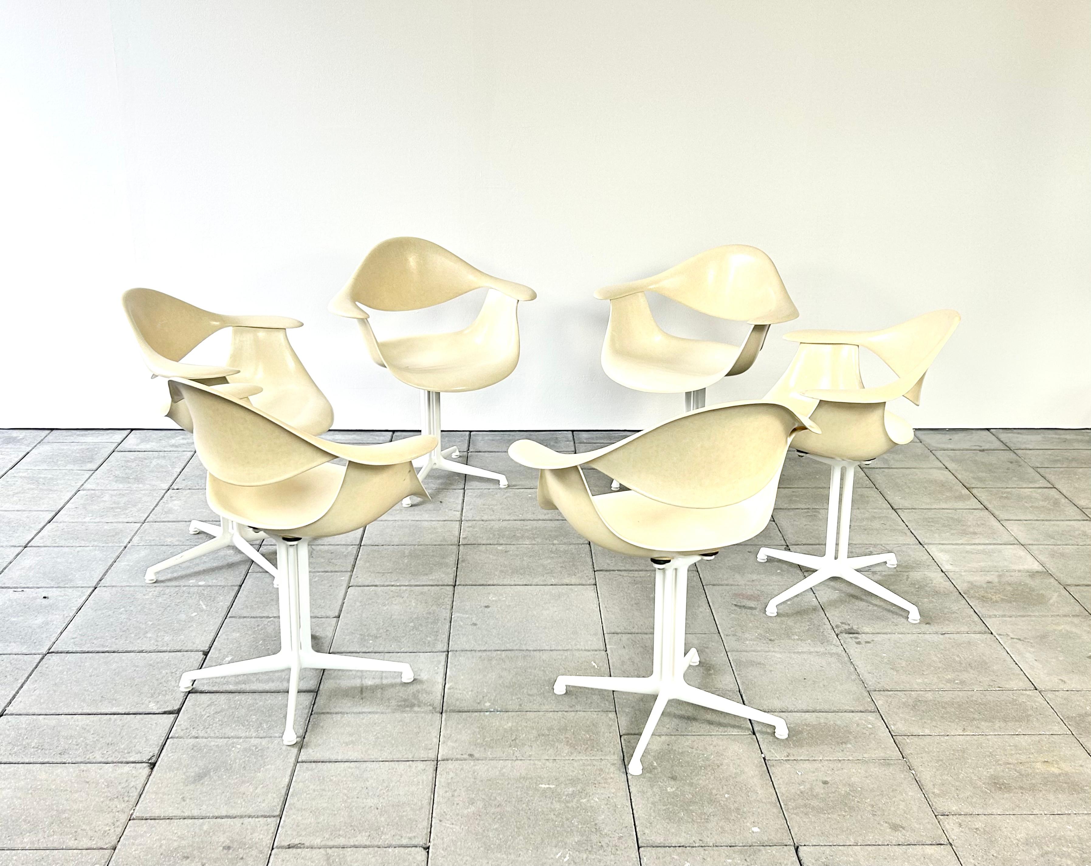 Beautiful set of 6 Herman Miller DAF fiberglass chairs, designed by George Nelson.

The DAF chair is perfectly suitable as a dining chair and due to it’s organic design will fit perfectly to large dining tables of the period. 

The DAF Chair