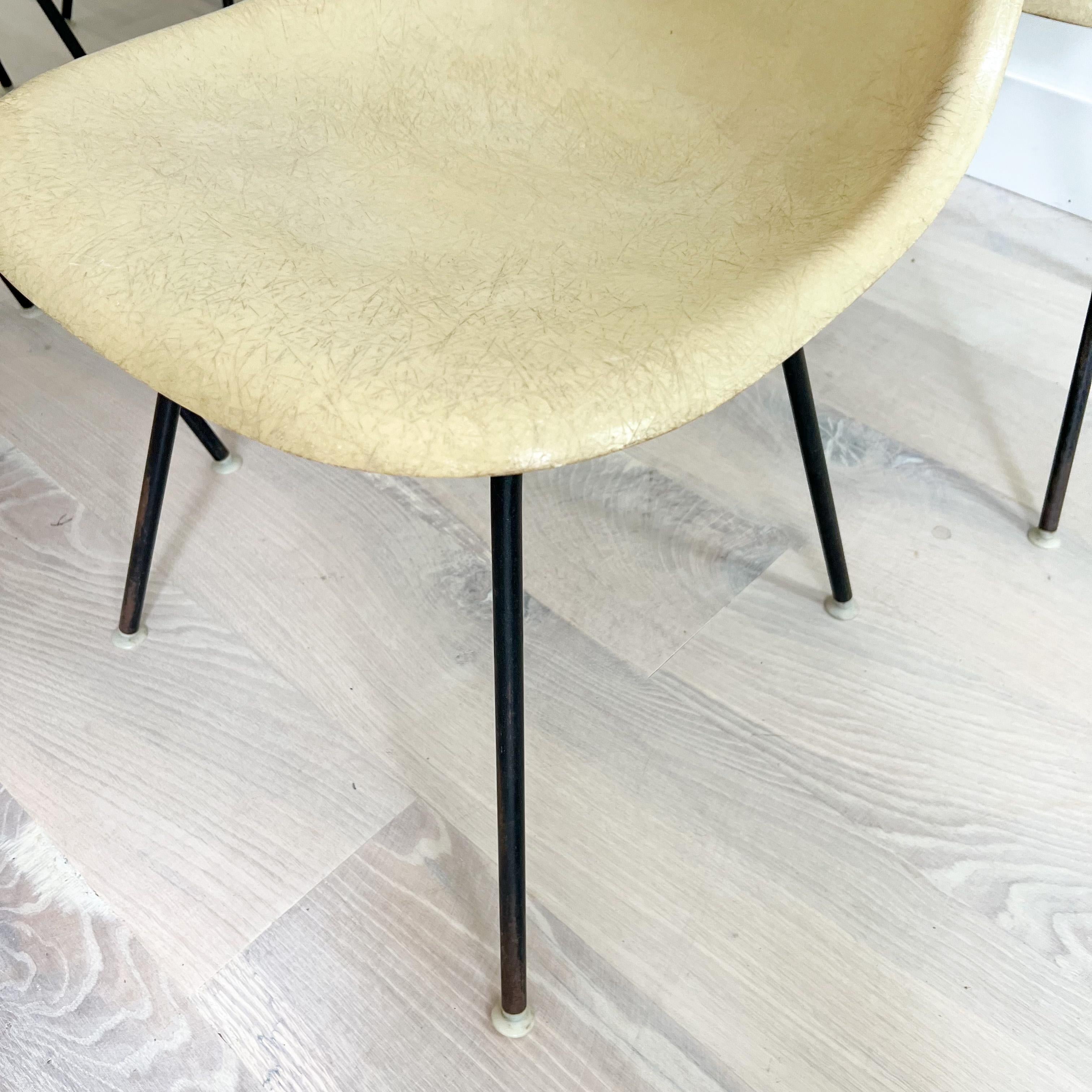 Set of 6 Herman Miller DSX Eames Chairs - Yellow Grey In Good Condition In Asheville, NC