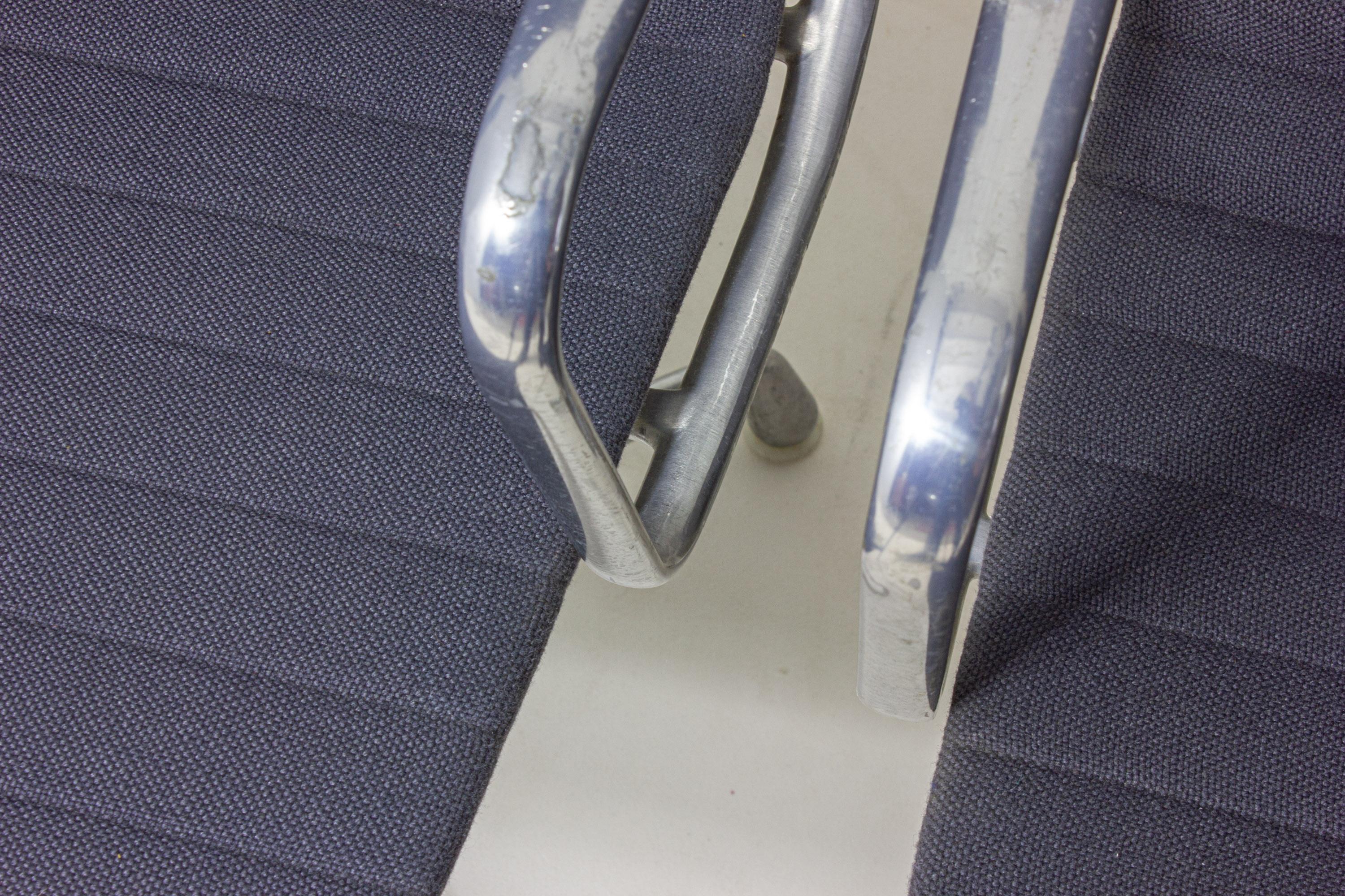 Set of 6 Herman Miller EA109 office chairs in blue grey fabric, 1980s (Aluminium) im Angebot