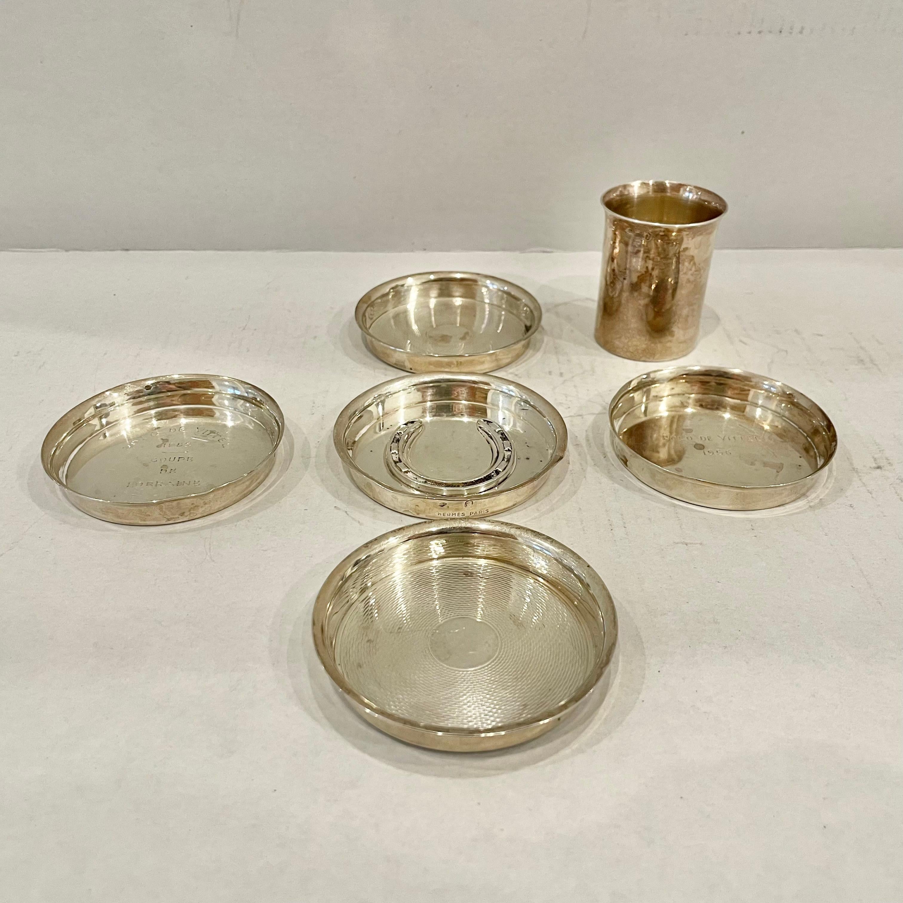 Set of 6 Hermes Silver Plated Jewelry Trays and Cup, 1950s France In Good Condition For Sale In Los Angeles, CA
