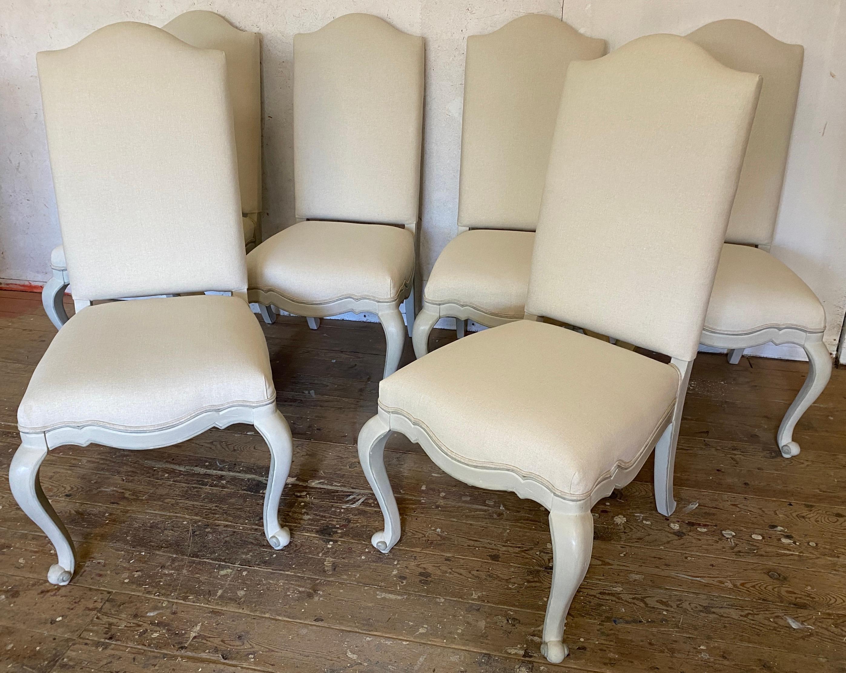 Ensemble de 6 chaises de salle à manger à haut dossier de style provincial français et campagnard tapissées en vente 1