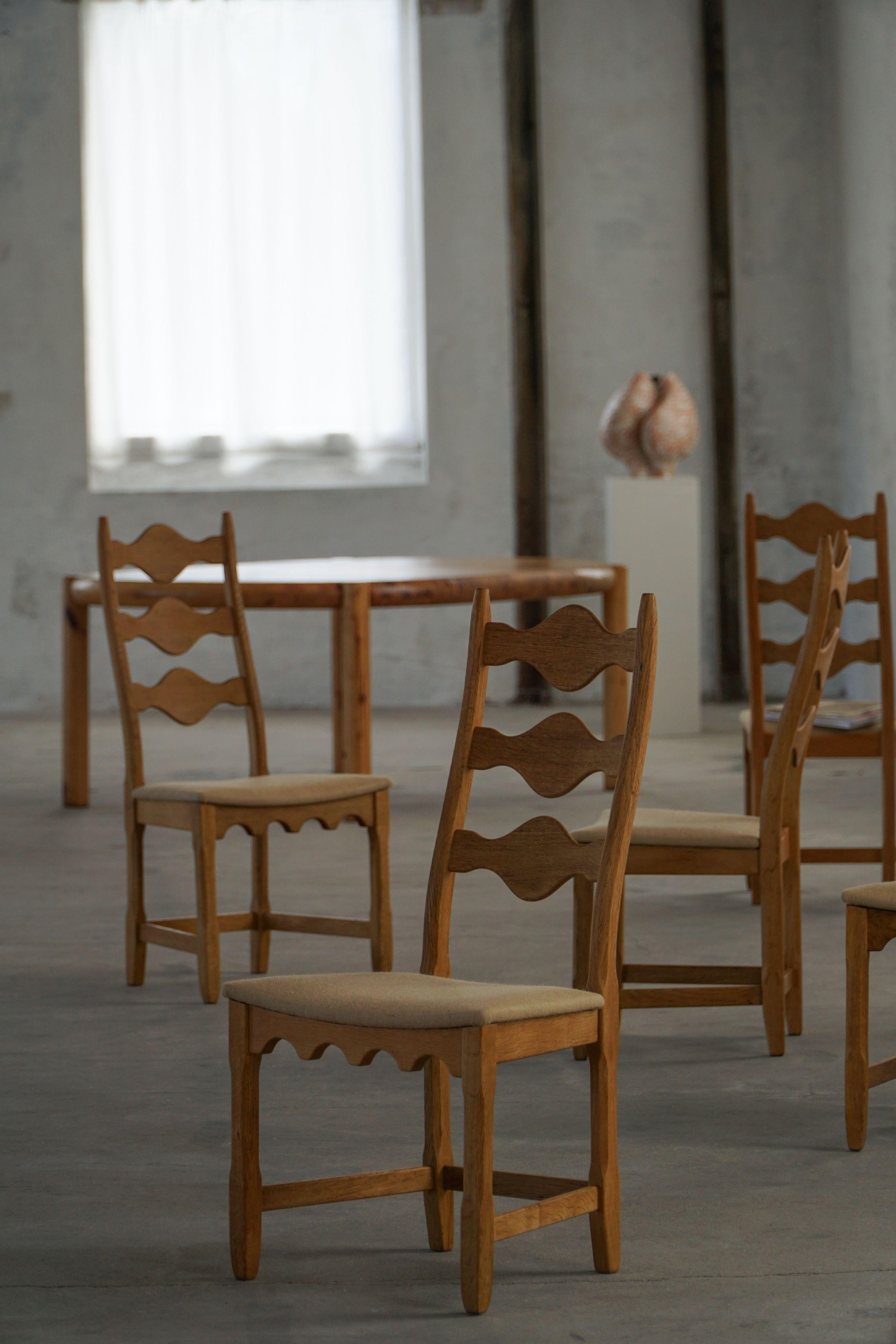 Baroque Ensemble de 6 chaises de salle à manger à dossier haut en Oak, modernité danoise, Henning Kjærnulf, années 1960 en vente
