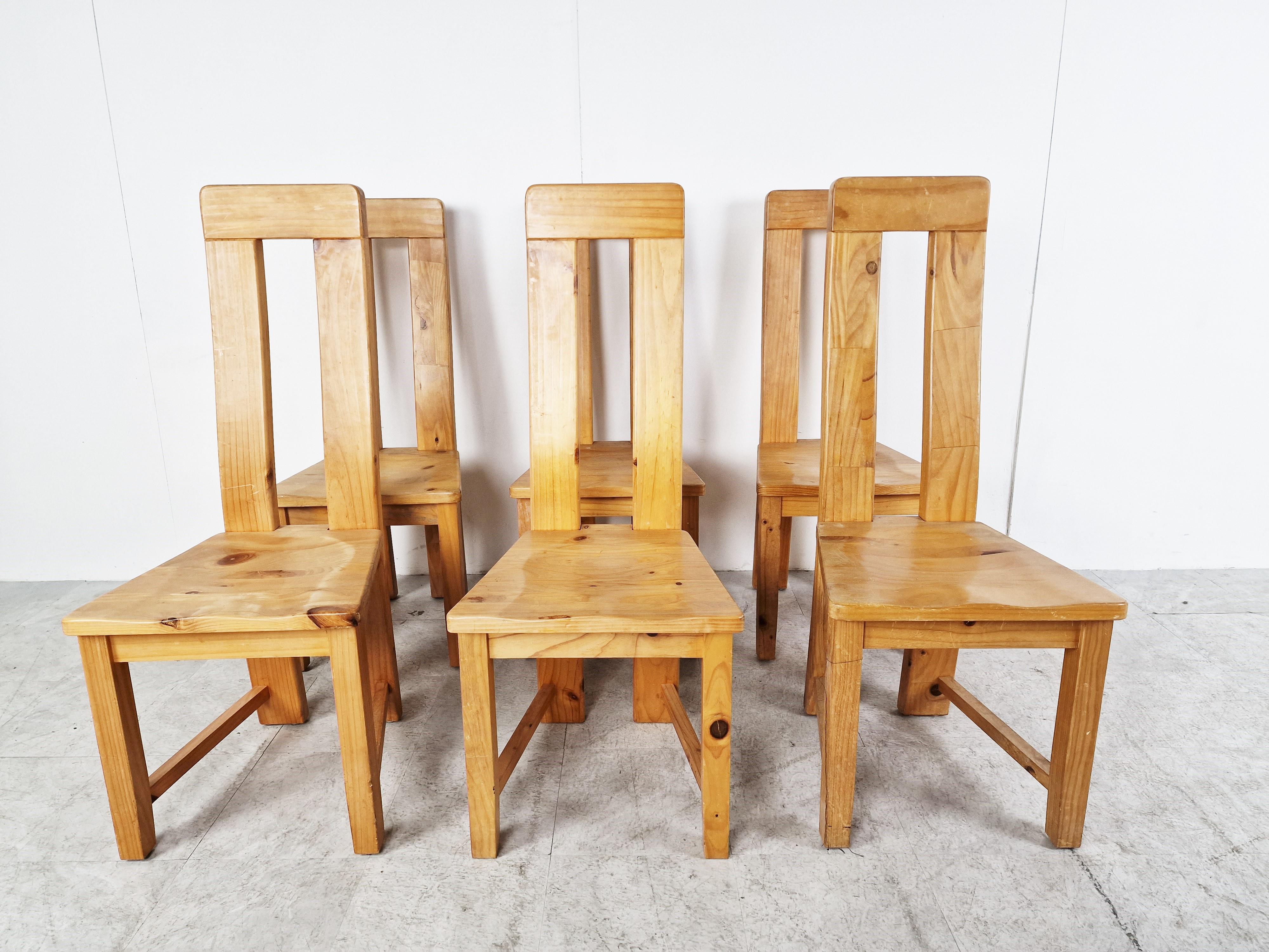 Lot de 6 chaises de salle à manger en bois de pin à dossier haut, 1970 Bon état - En vente à HEVERLEE, BE