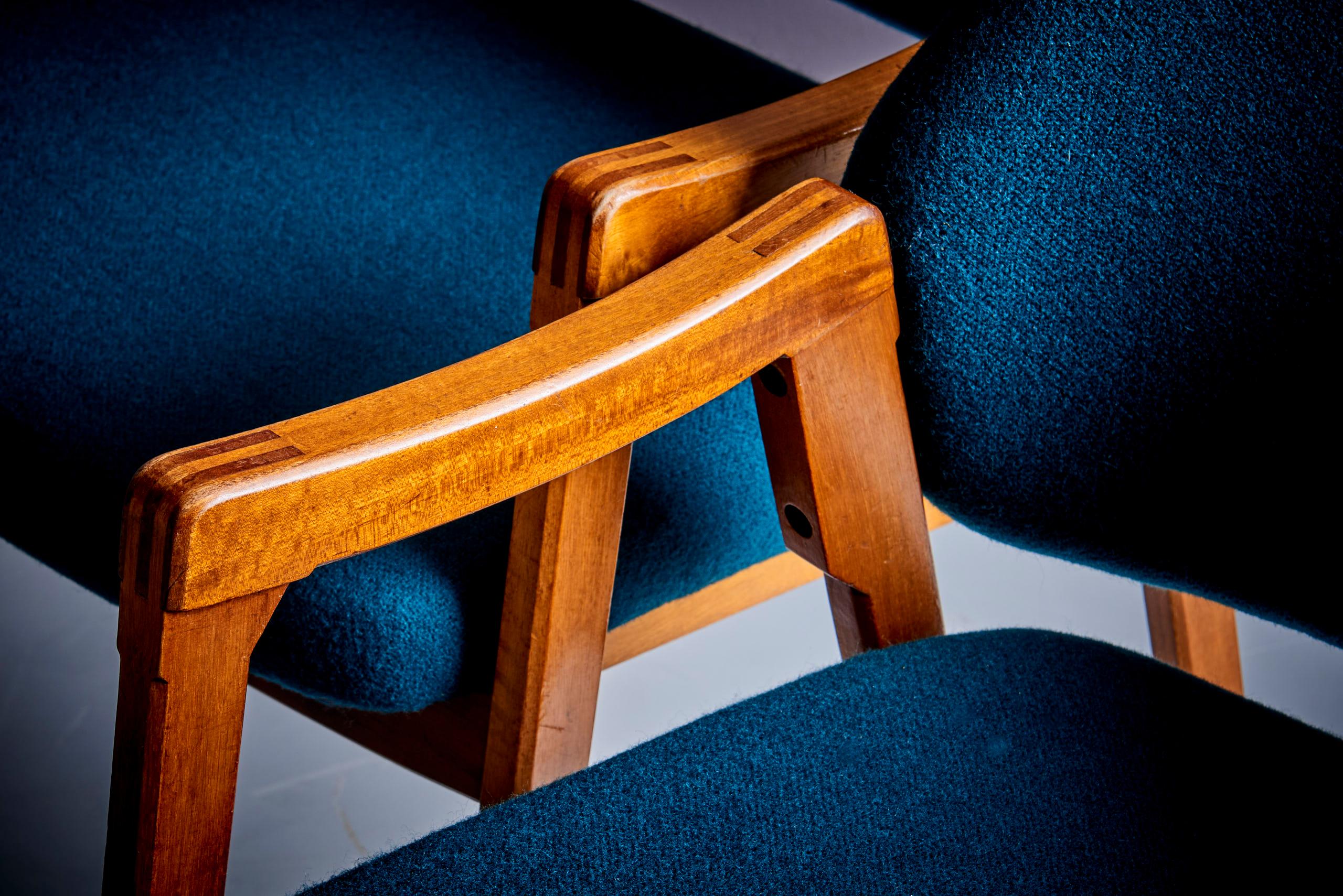 Ensemble de 4 chaises de salle à manger Ico Parisi Cassina nouvellement tapissées de tissu bleu  en vente 6