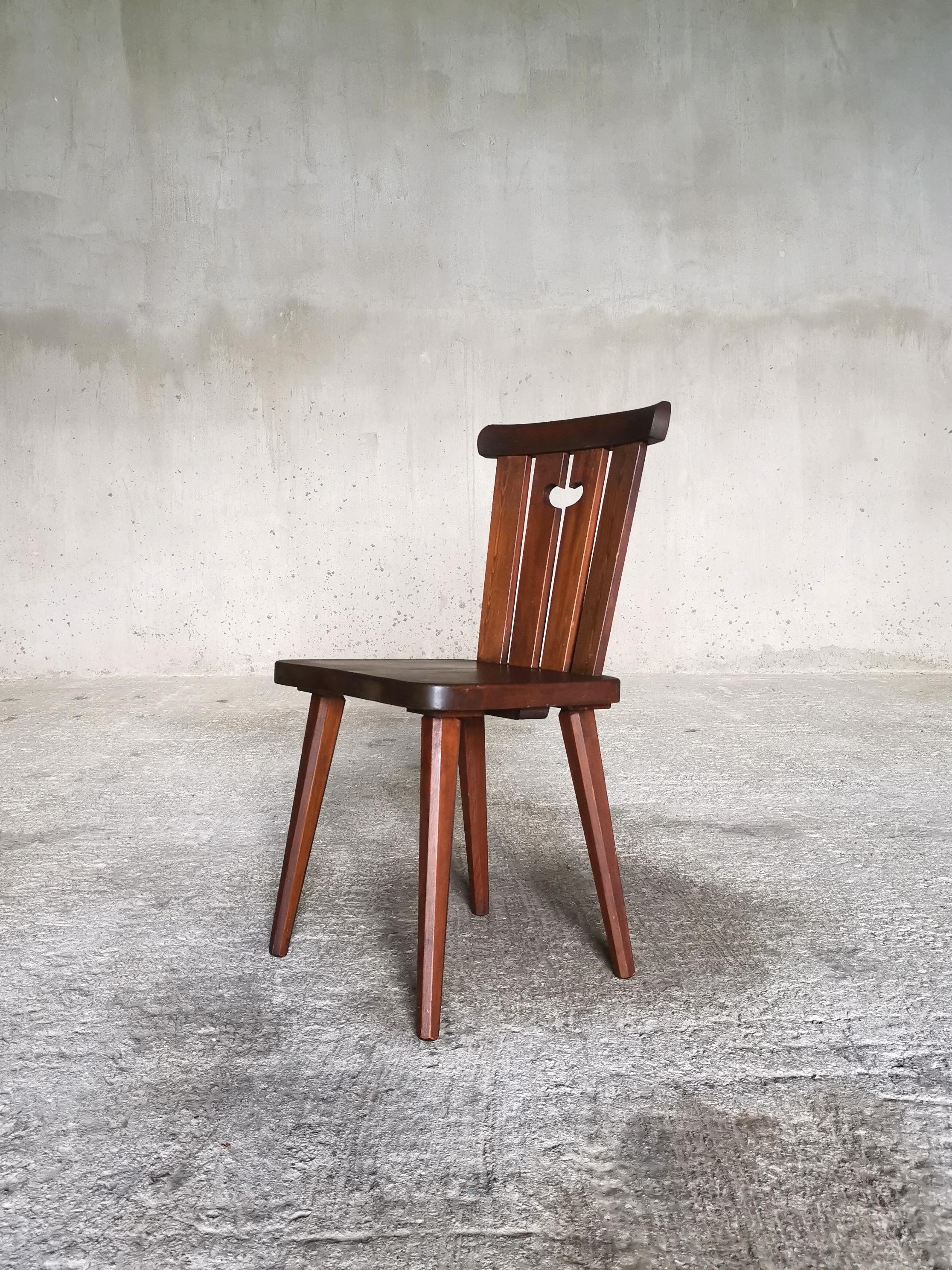 Set of 6 iconic Göran Malmwall dining chairs in solid pine. Made by renowned Swedish cabinetmakers Karl Andersson & Söner in the 1940s.
Design and patina in the style of Axel Einar Hjorth's 